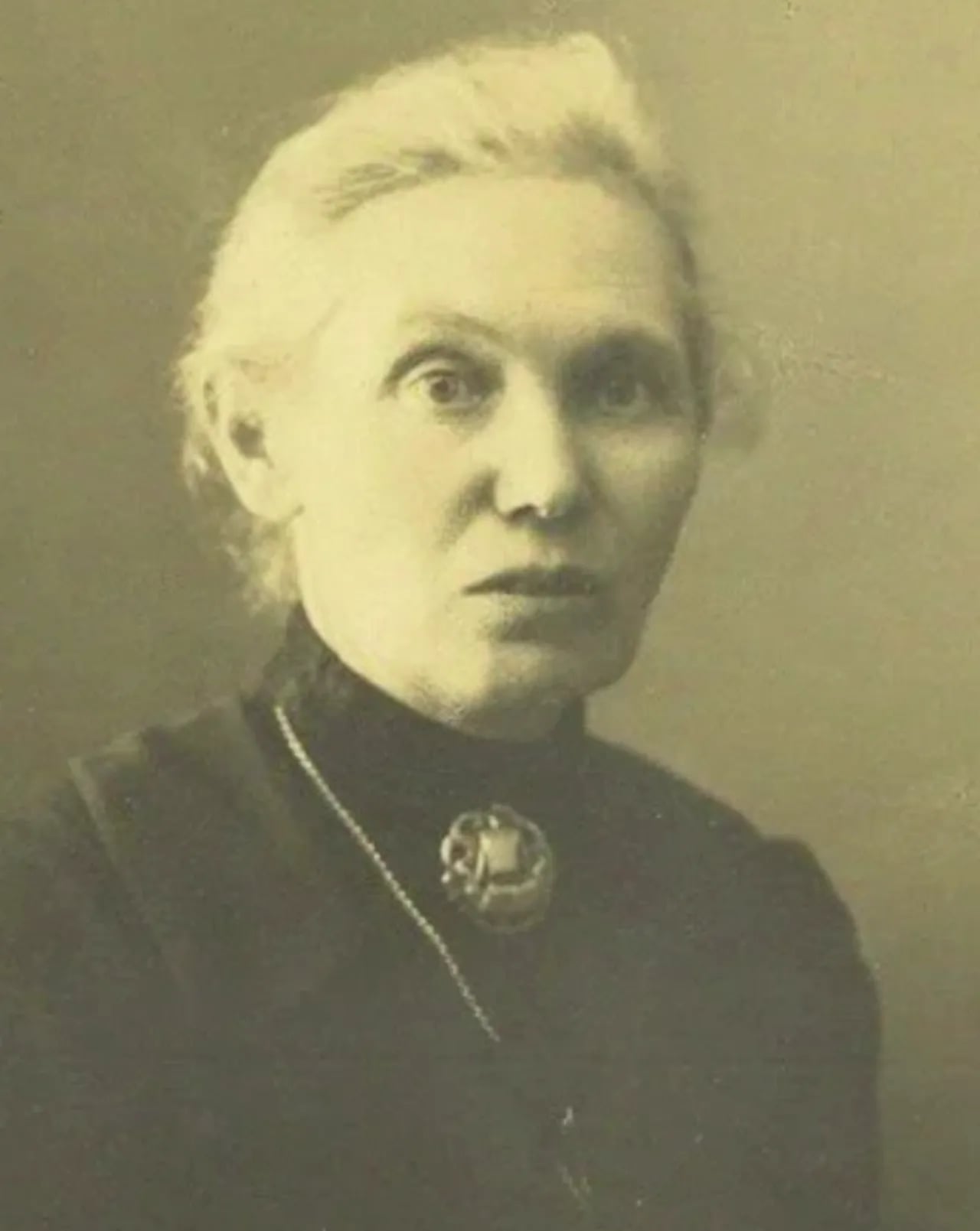 Portrait of Thora Skolmen (1868–1933) – memorial page