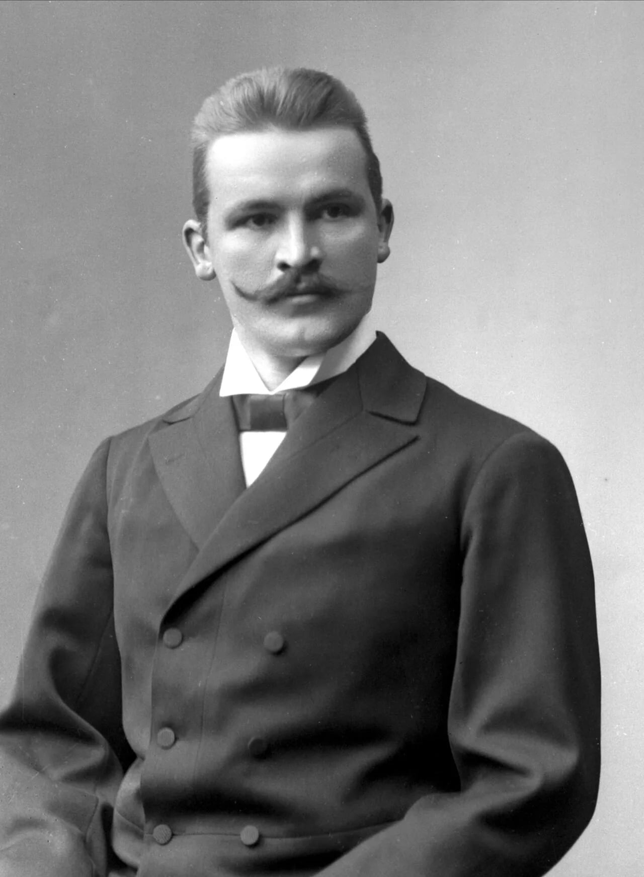 Porträt von Fin Wollebæk (1873–1965) – Gedenkseite