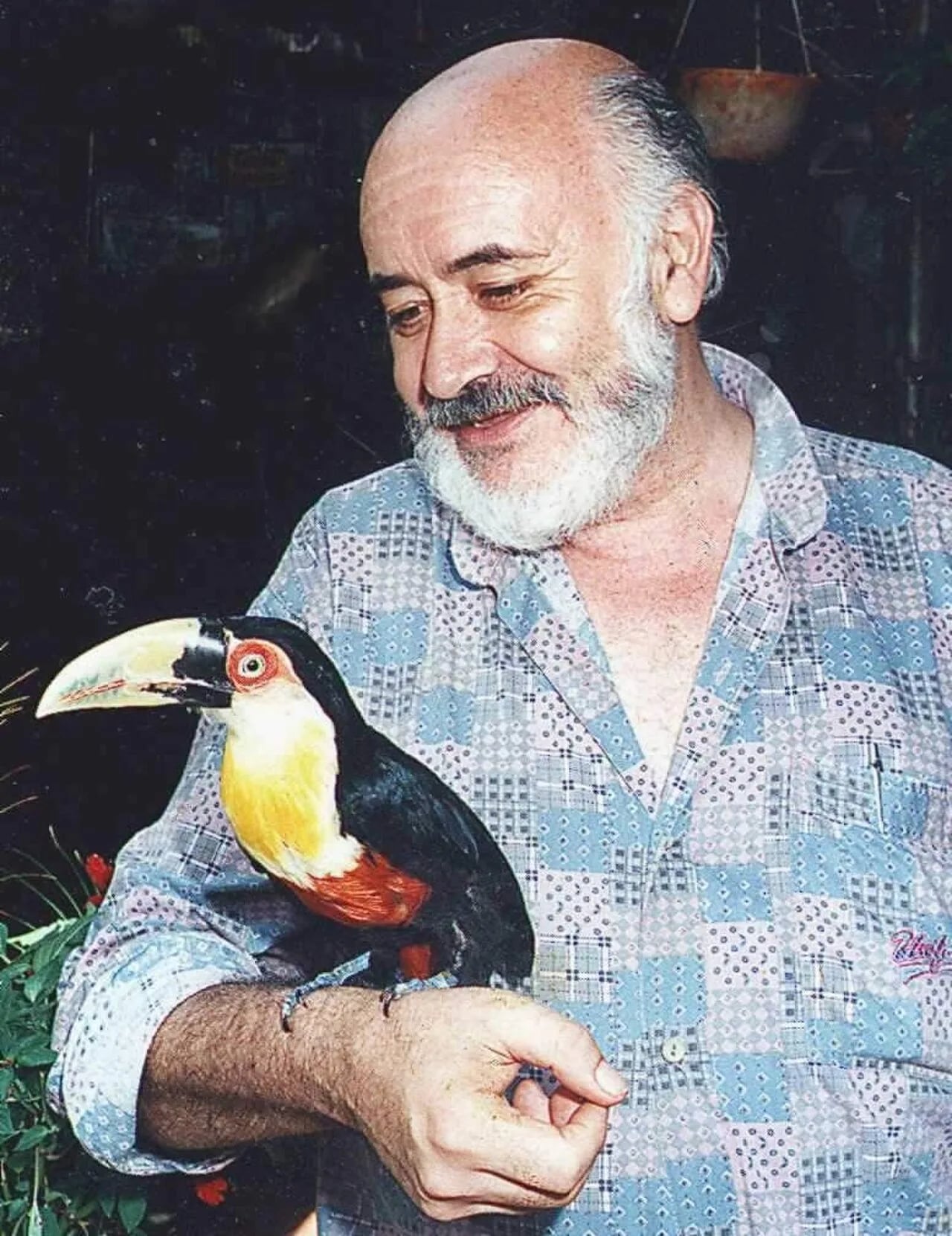 Portrait of Esteban Abad (1942–2022) – memorial page