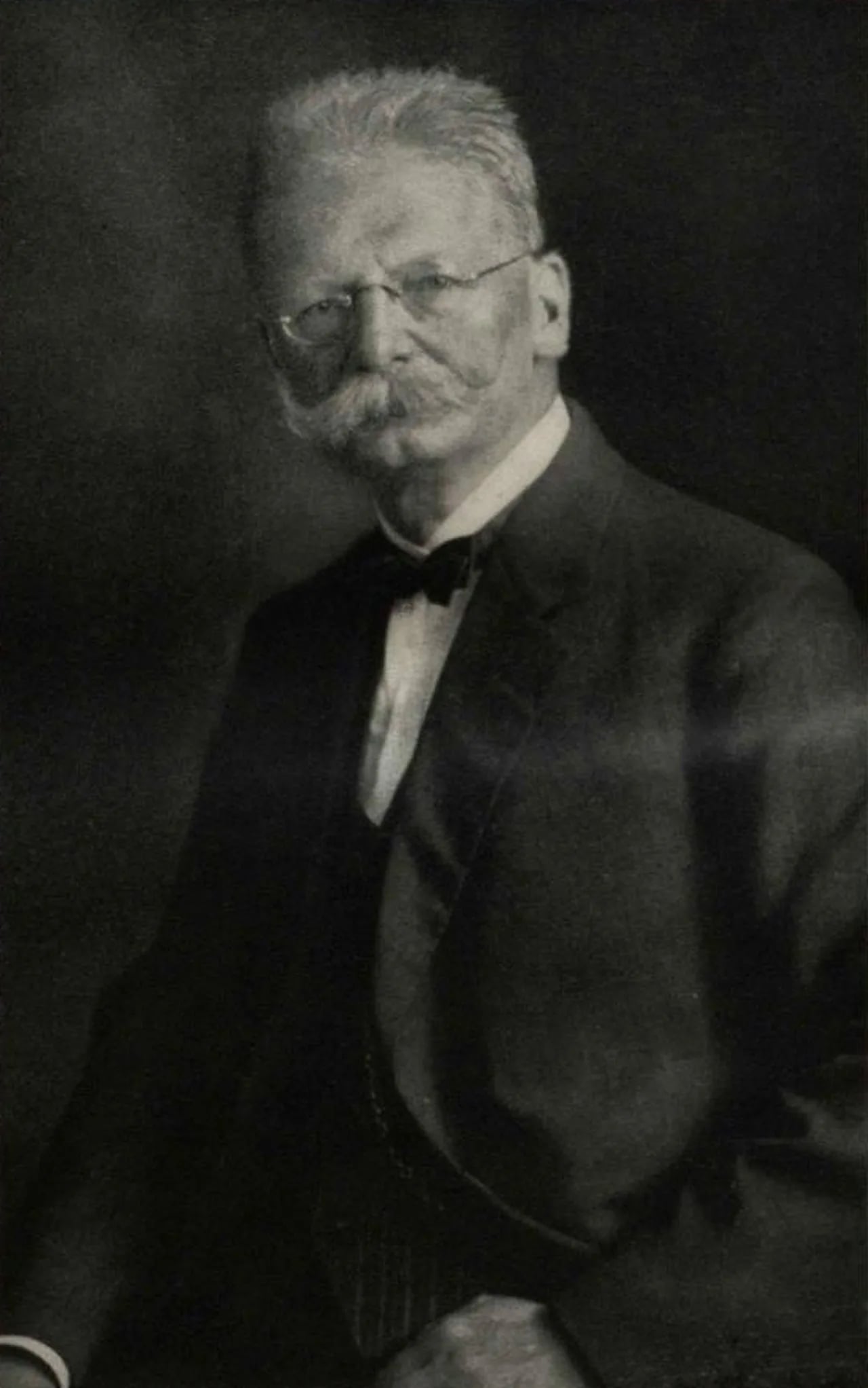 Portrait of Karl Münscher (1871–1936) – memorial page