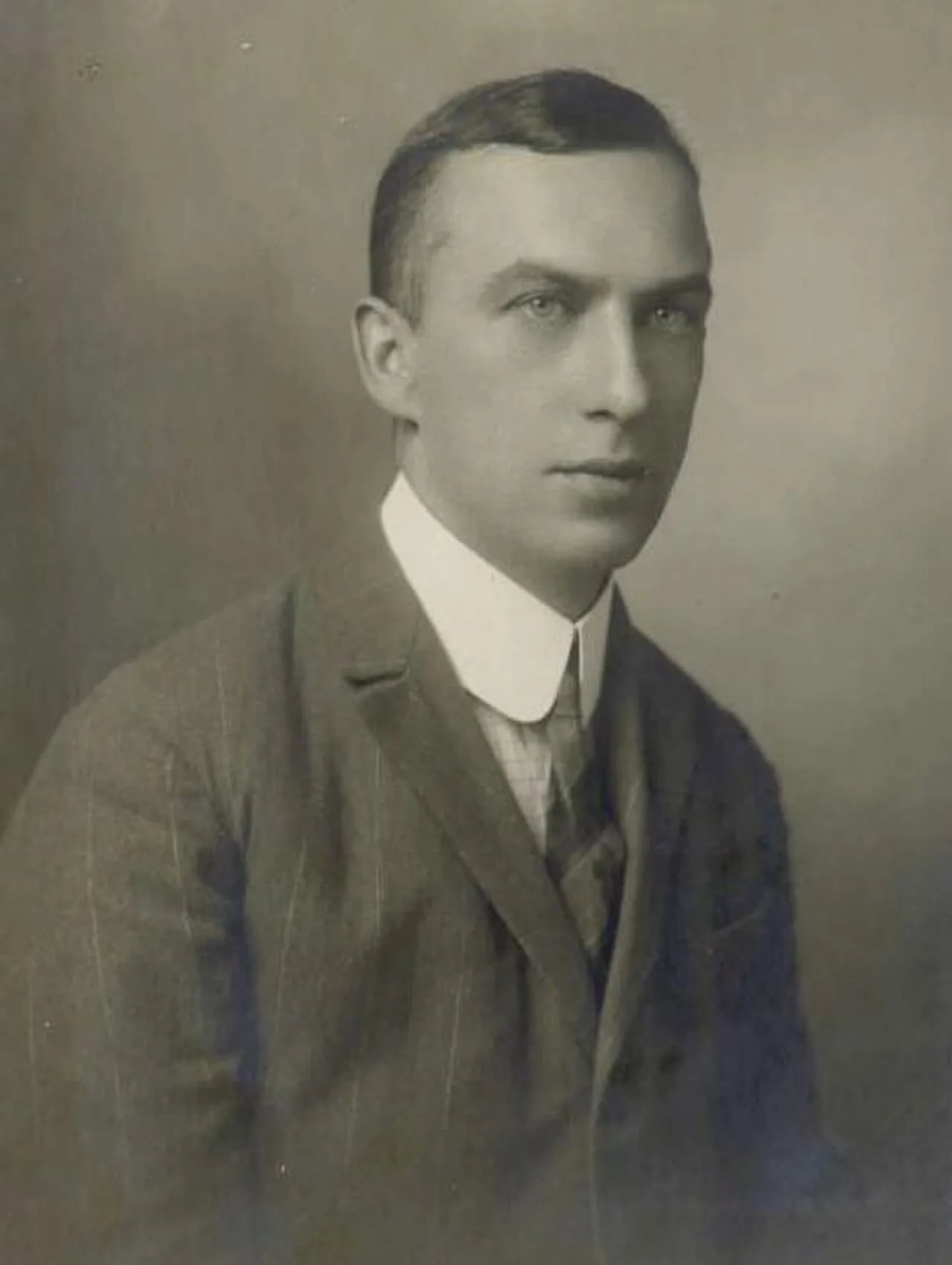 Portrait of Rudolf Golouh (1887–1982) – memorial page