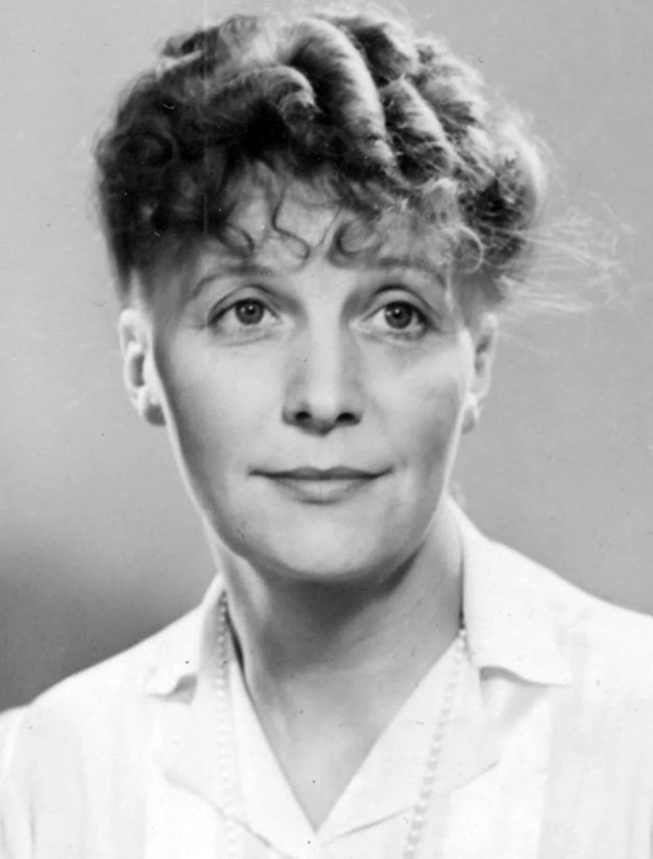 Portrait of Karin Lundgren (1895–1977) – memorial page