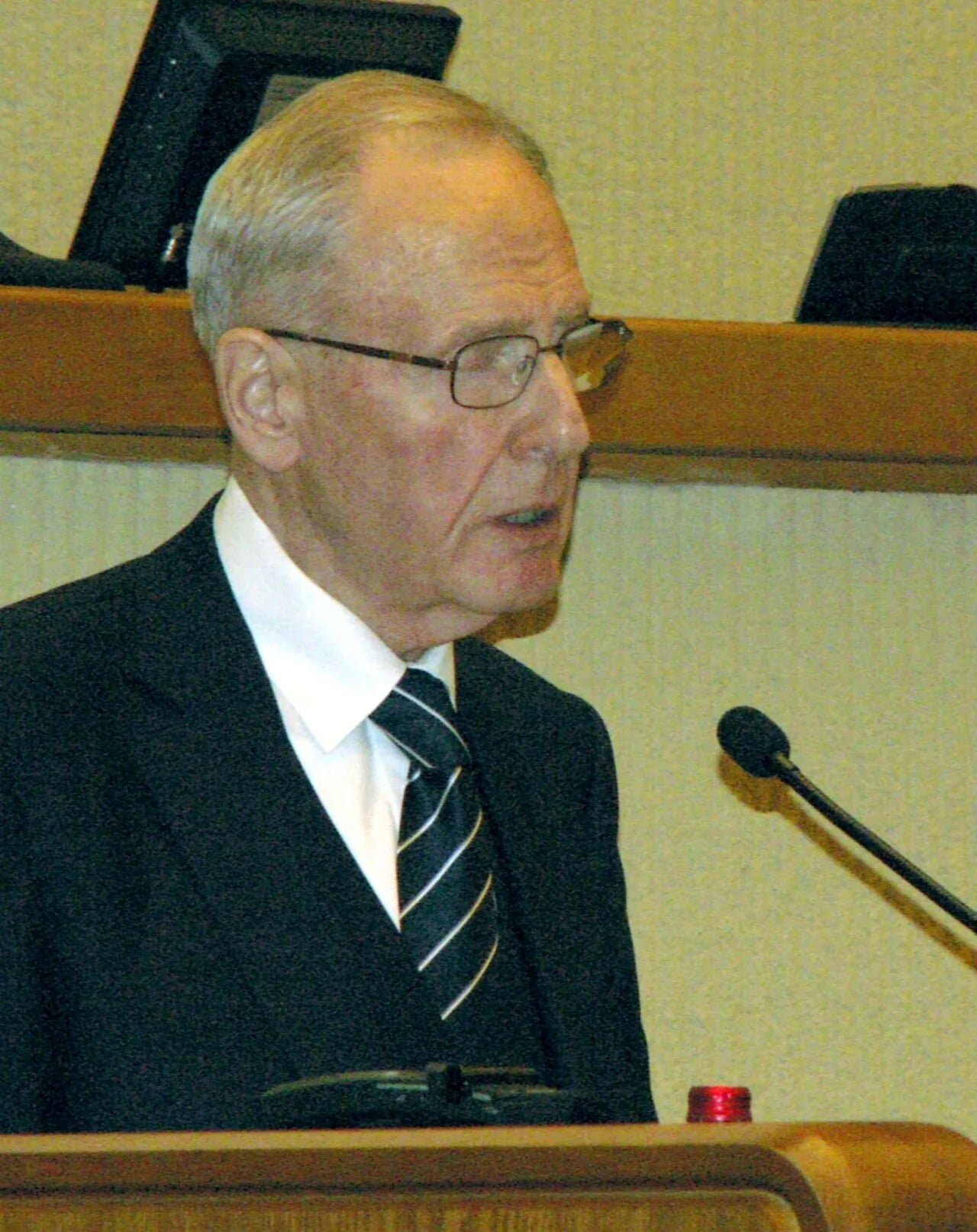 Porträt von Kazimieras Motieka (1929–2021) – Gedenkseite