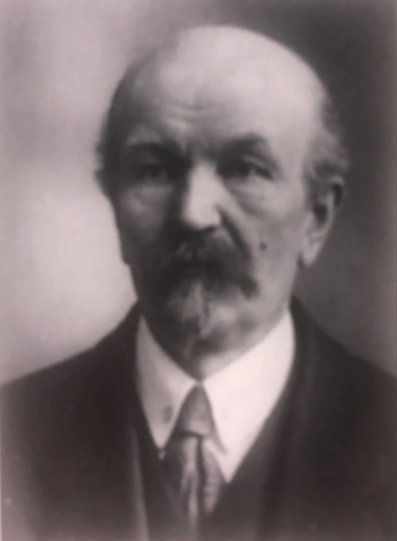 Porträt von Pekka Brofeldt (1864–1945) – Gedenkseite