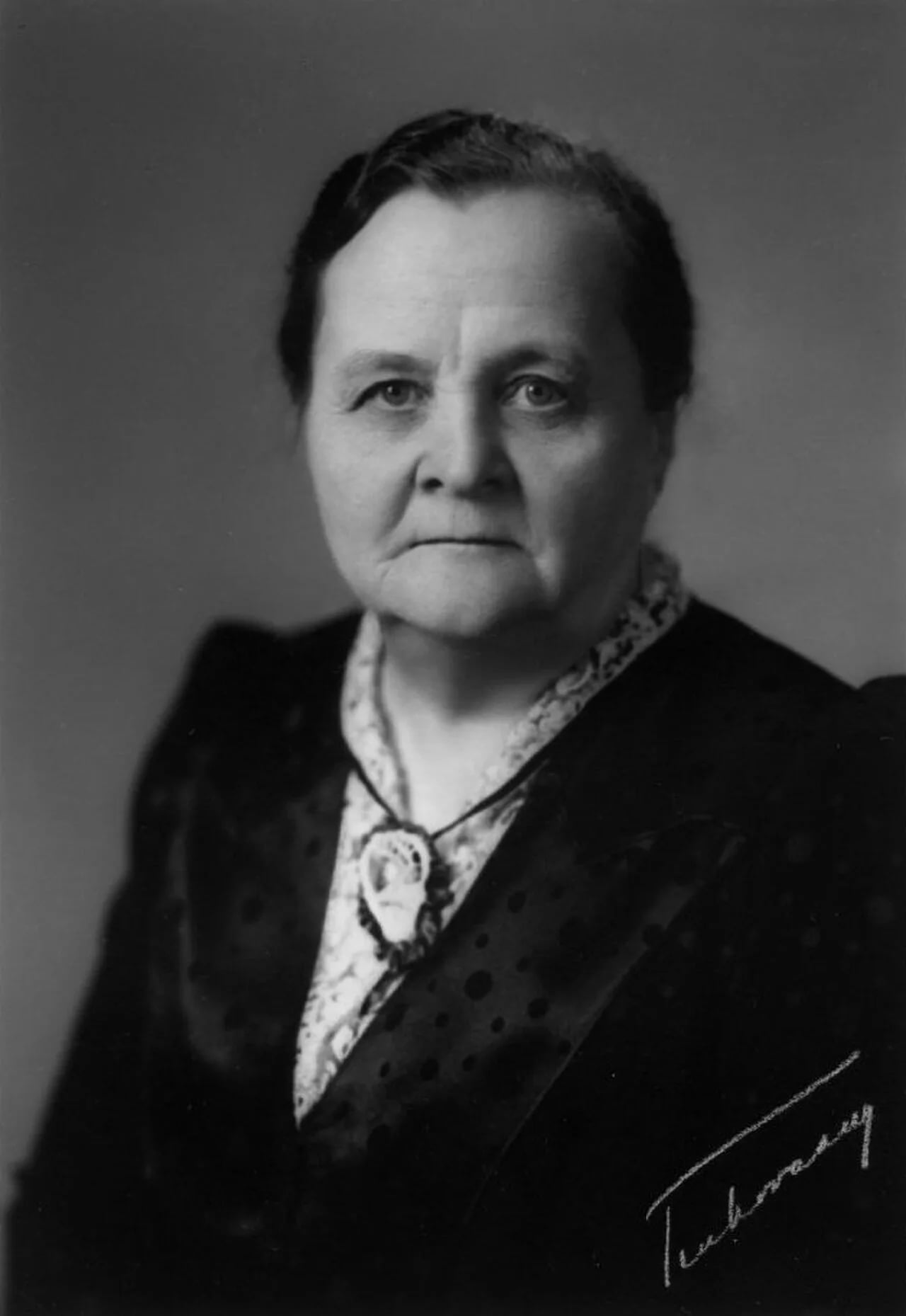 Portrait of Kaisa Kallio (1878–1954) – memorial page