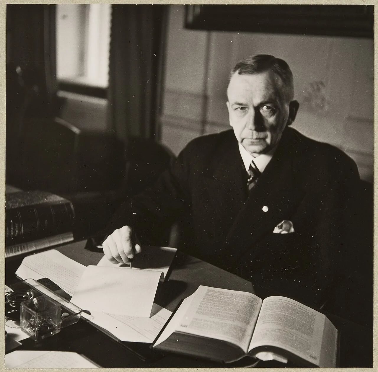 Porträt von Oskari Lehtonen (1889–1964) – Gedenkseite