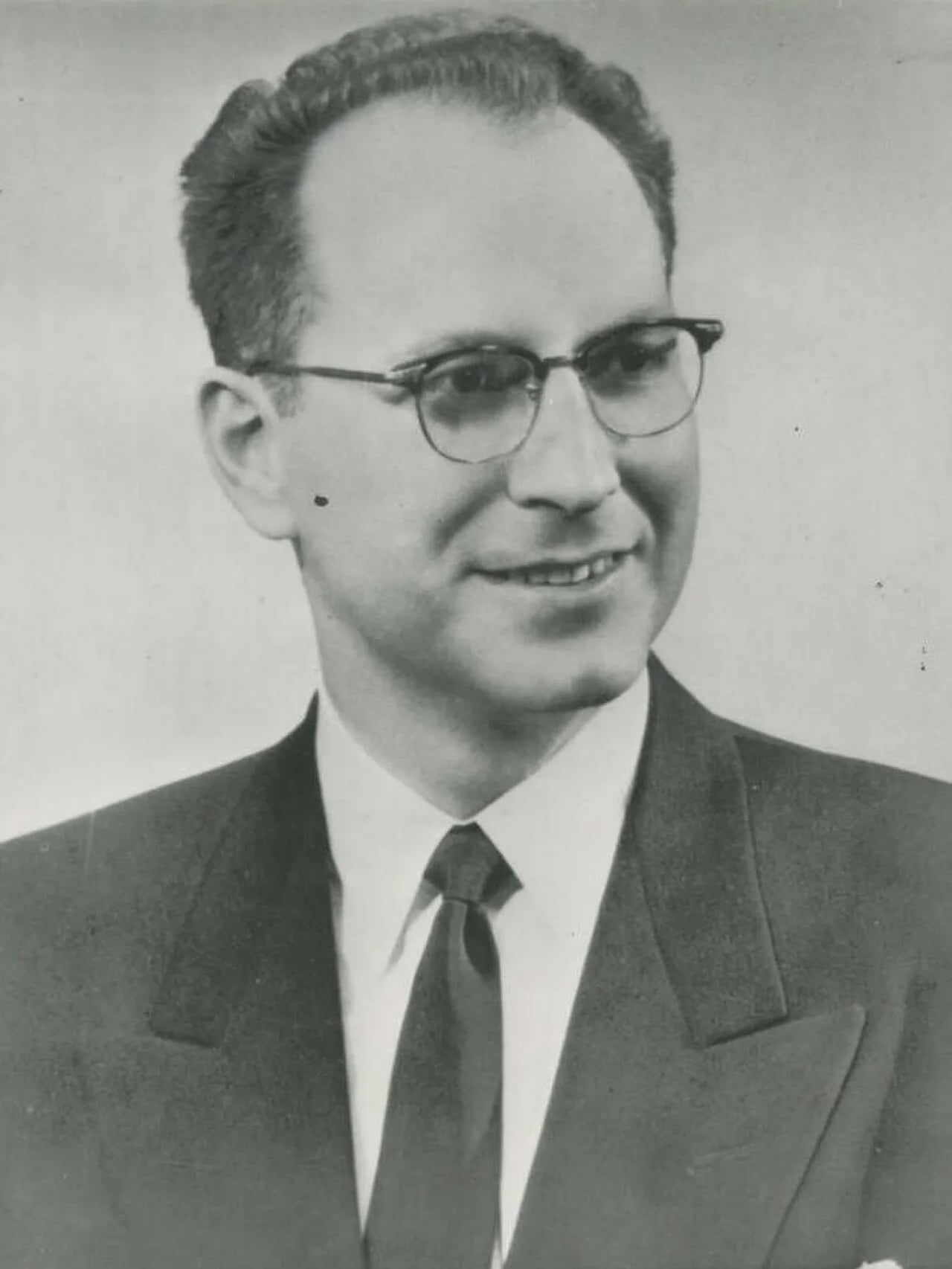 Portrait of Glenn Olds (1921–2006) – memorial page