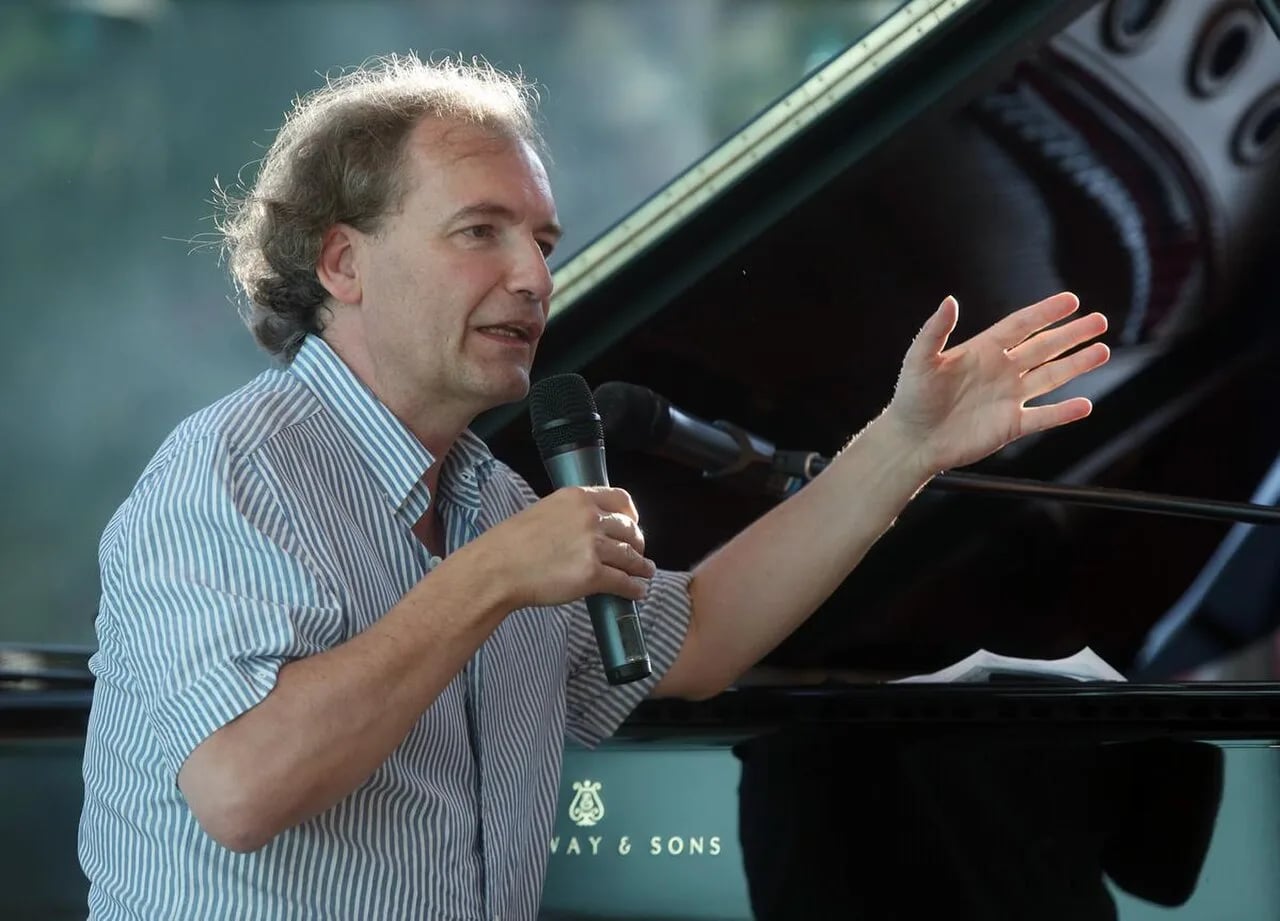 Porträt von Stefan Mickisch (1962–2021) – Gedenkseite