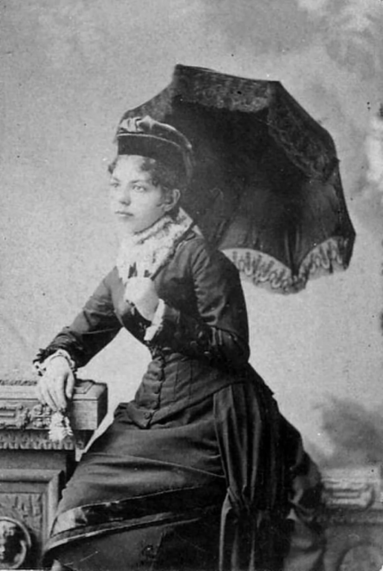 Portrait of Phoebe Amelia Watson (1858–1947) – memorial page