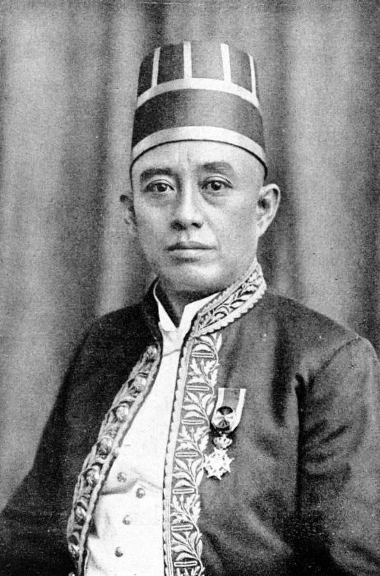 Porträt von Achmad Djajadiningrat (1877–1943) – Gedenkseite