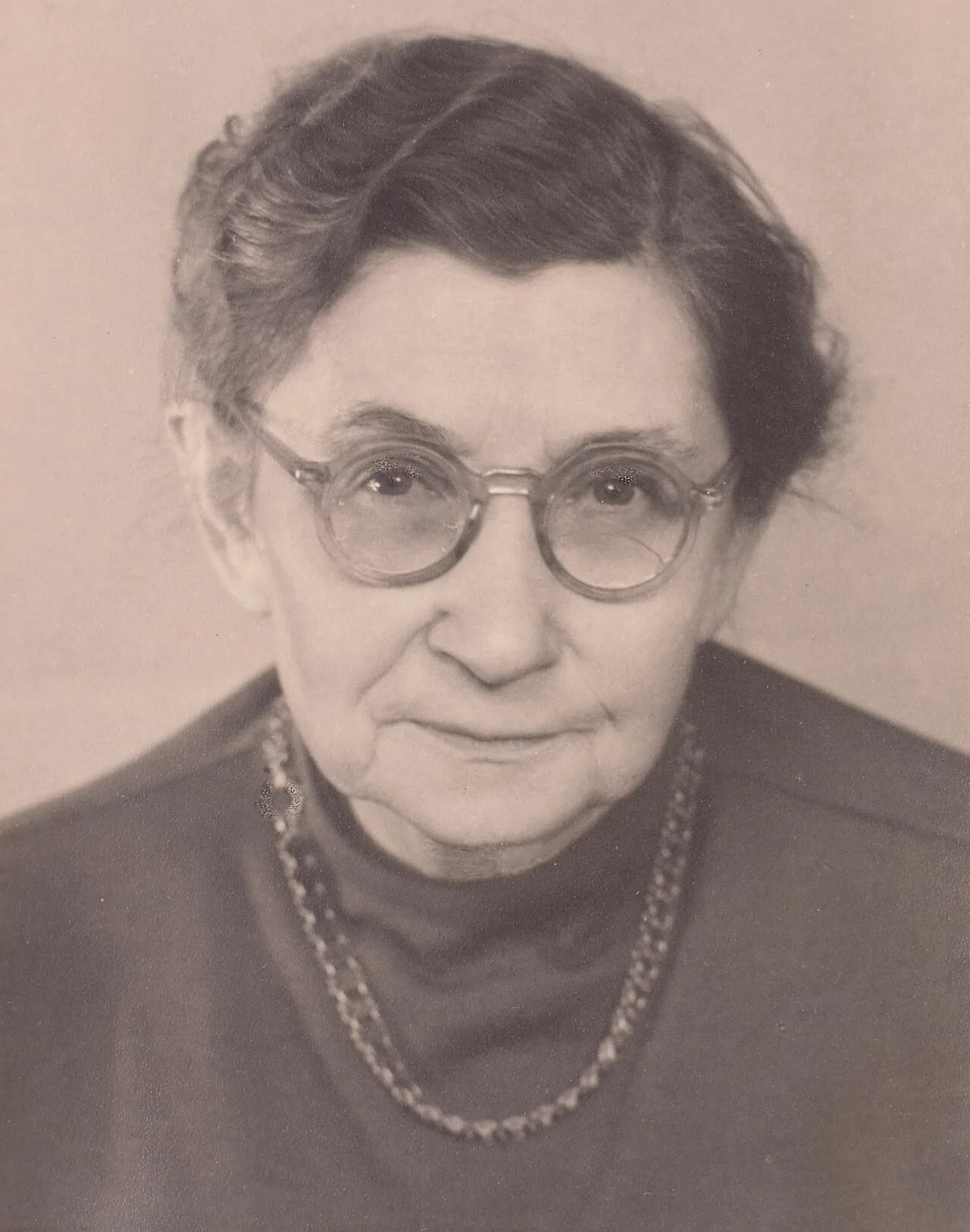 Porträt von Klara Marie Faßbinder (1890–1974) – Gedenkseite