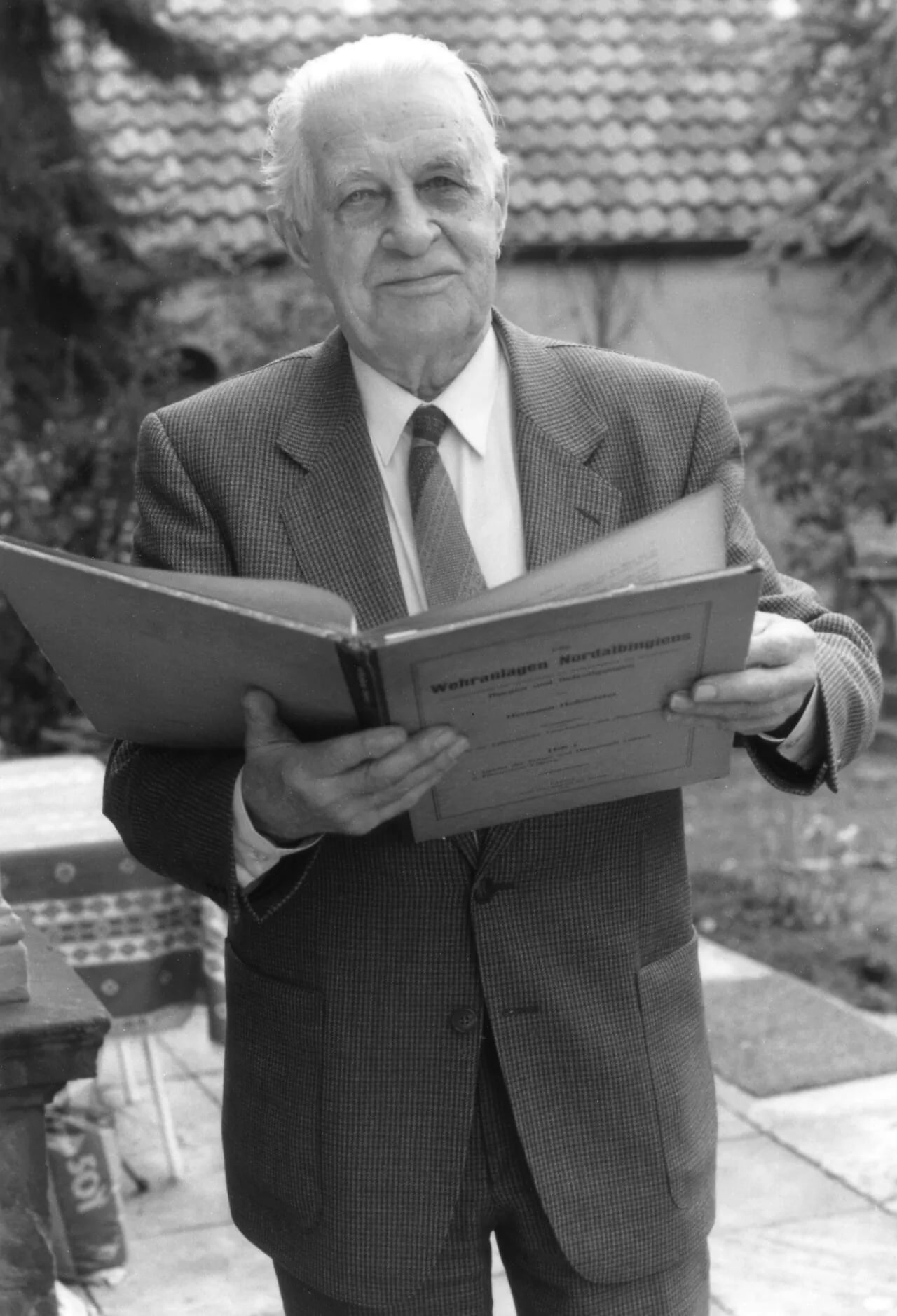 Portrait of Alfred Tode (1900–1996) – memorial page