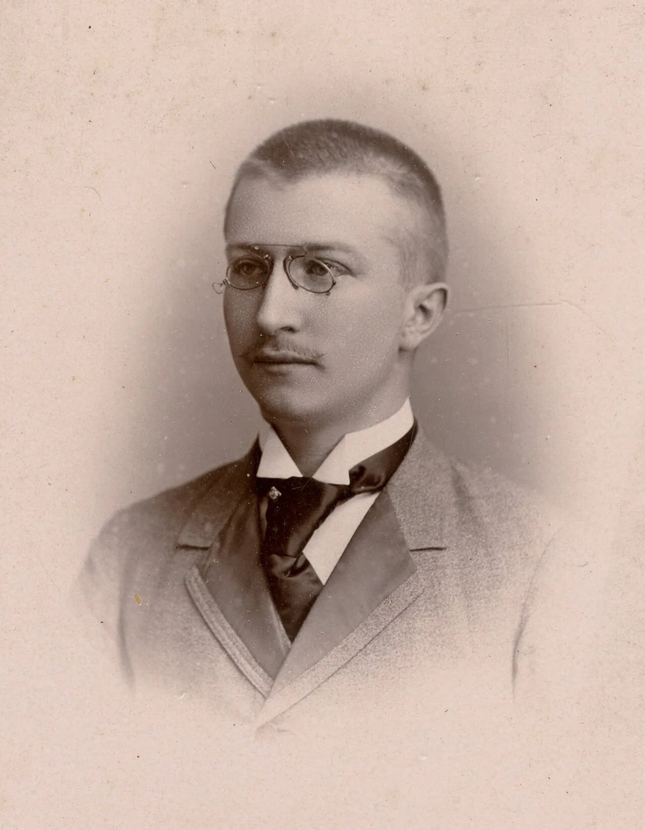 Portrait of Valdemar Dan (1871–1935) – memorial page