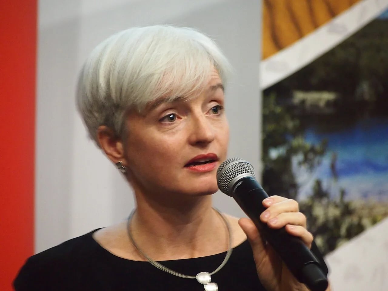 Porträt von Emma Johnston (1973–2025) – Gedenkseite