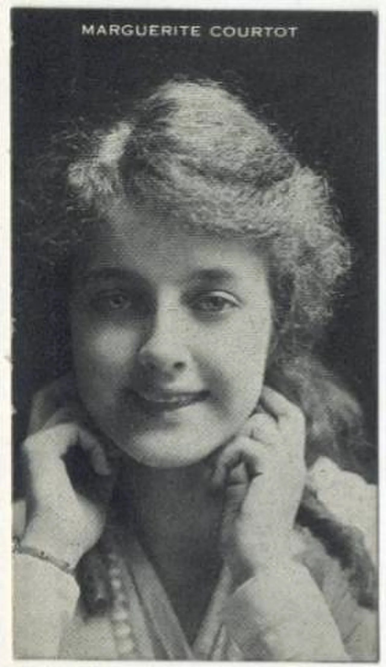 Porträt von Marguerite Courtot (1897–1986) – Gedenkseite