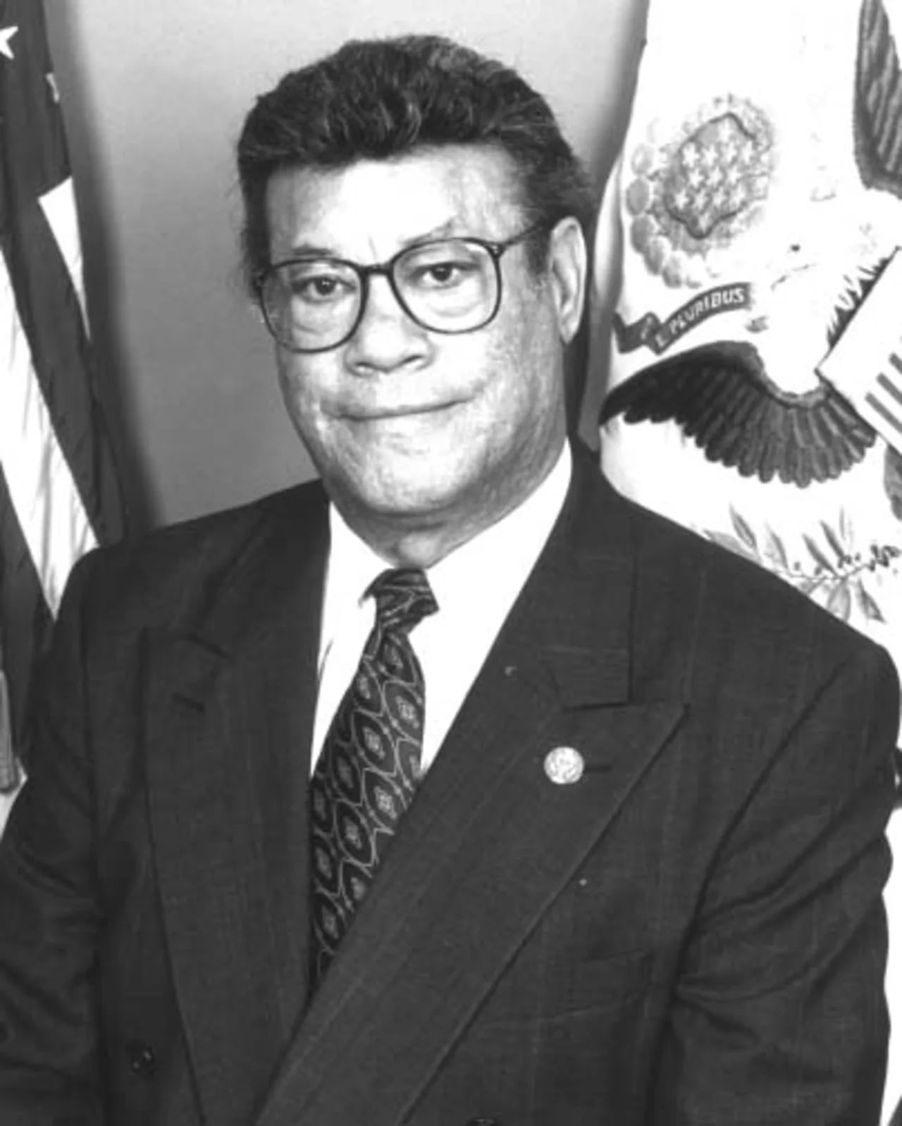 Porträt von Esteban Edward Torres (1930–2022) – Gedenkseite