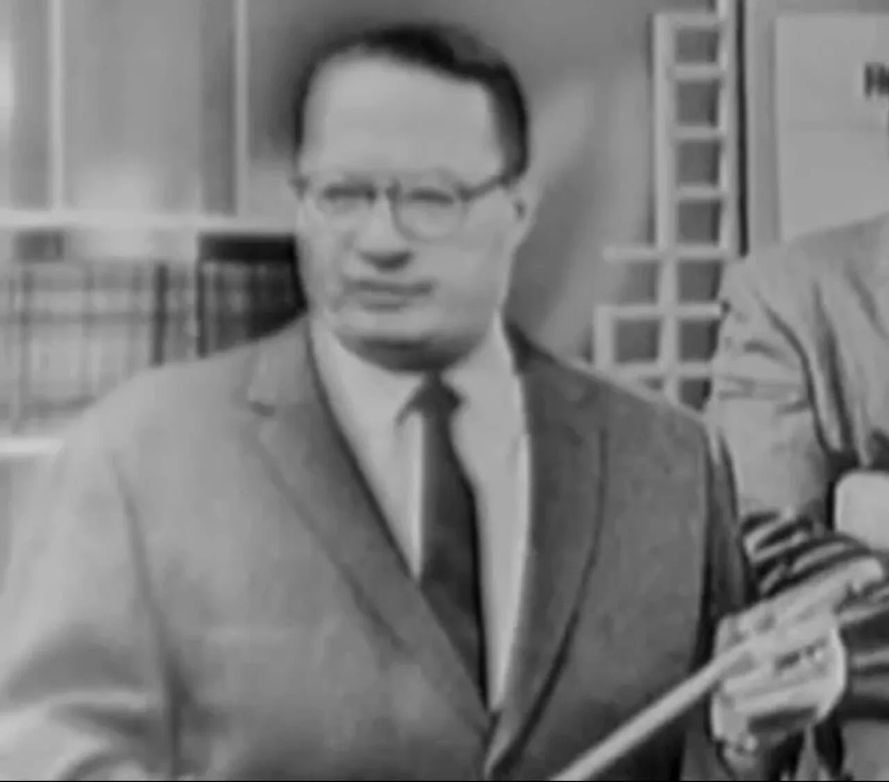 Porträt von Philip Morris Hauser (1909–1994) – Gedenkseite