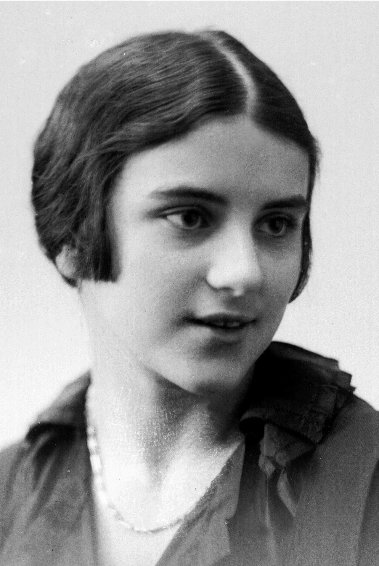 Portrait of Lillebil Ibsen (1899–1989) – memorial page