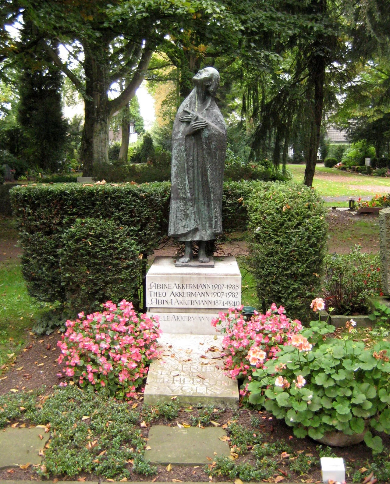 Portrait of Theo Akkermann (1907–1982) – memorial page