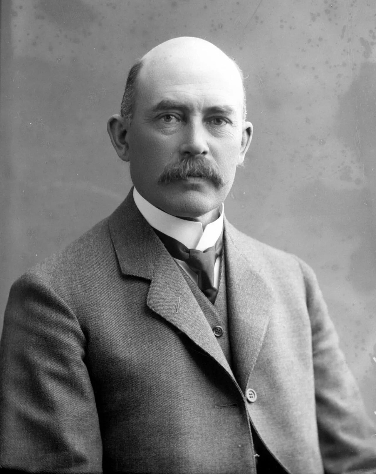 Porträt von Bernt Holtsmark (1859–1941) – Gedenkseite