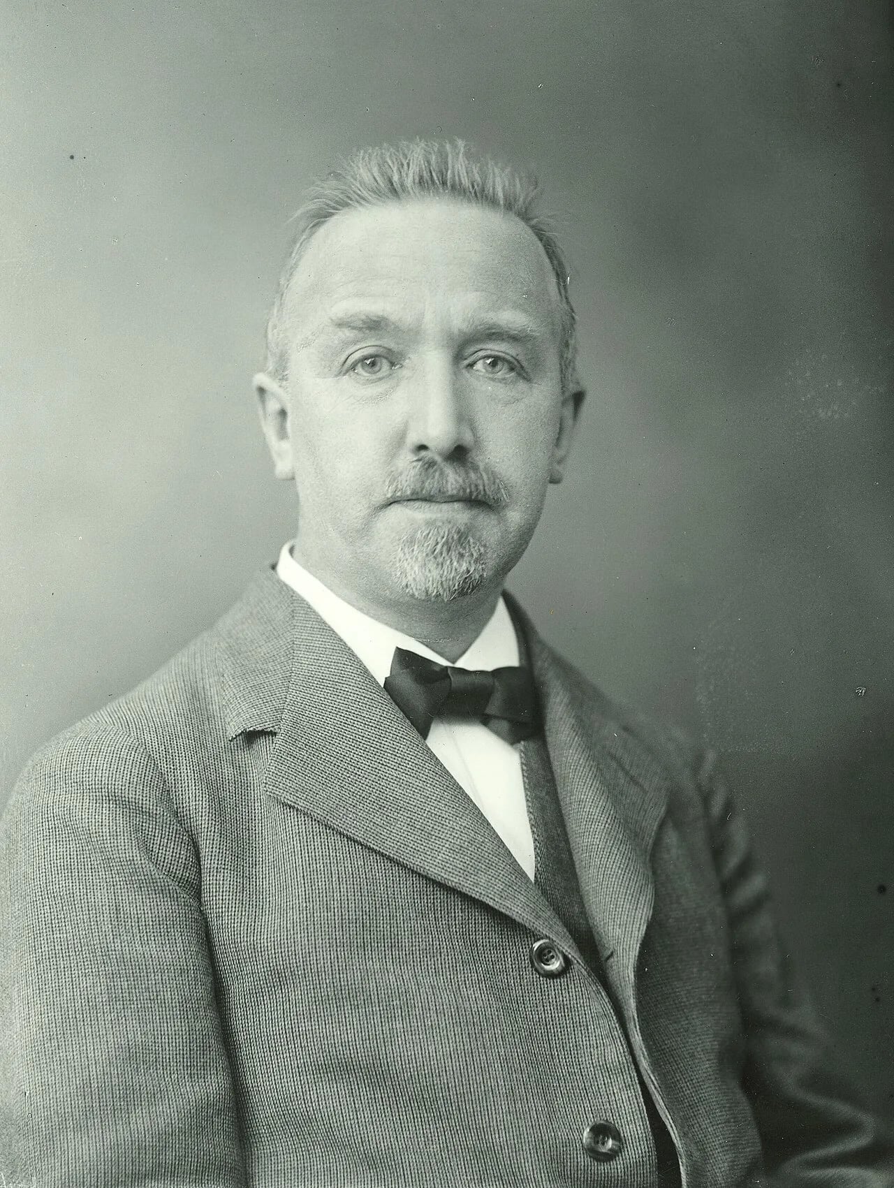 Porträt von Kristian Sandfeld (1873–1942) – Gedenkseite