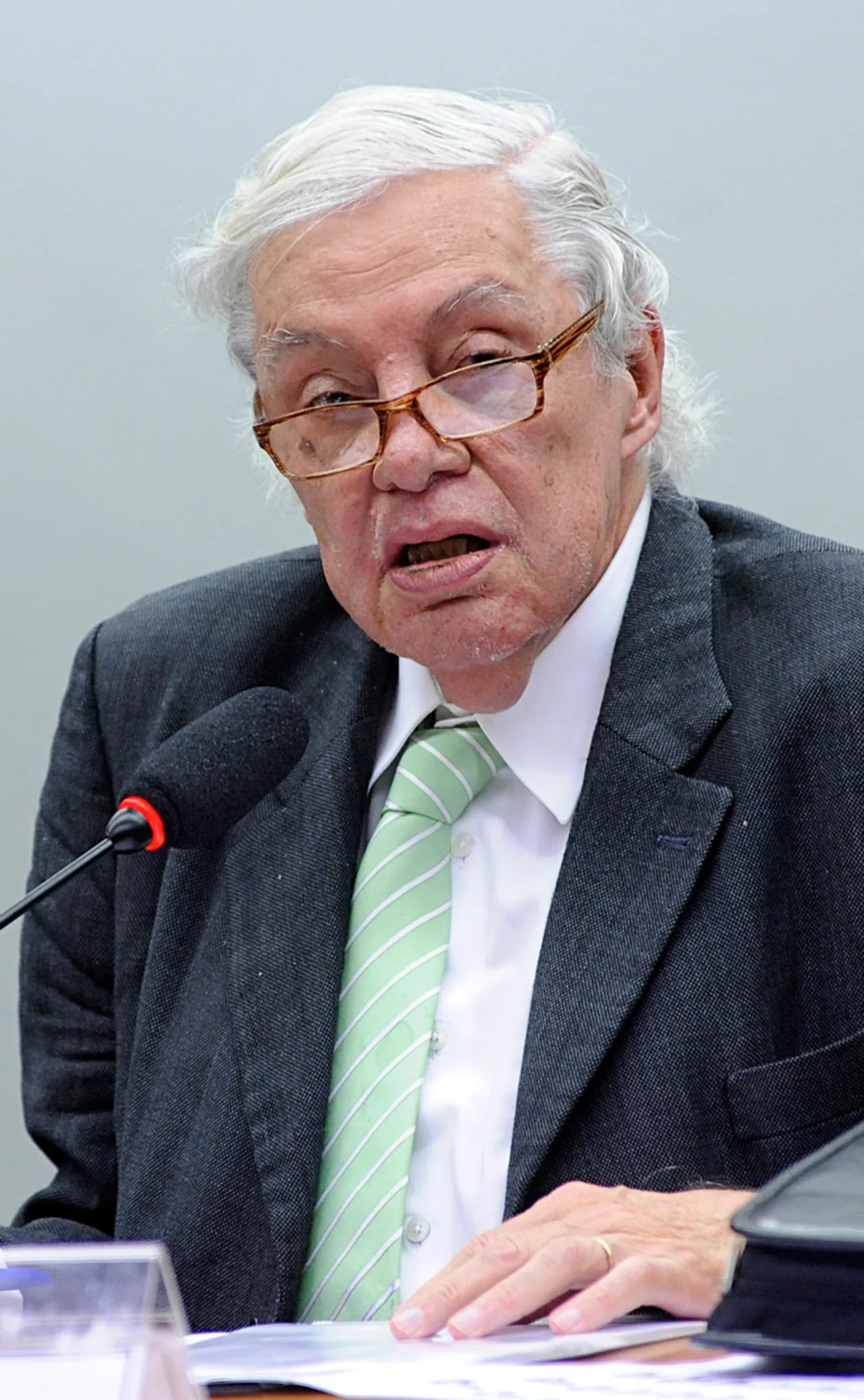 Portrait of Carlos Lessa (1936–2020) – memorial page