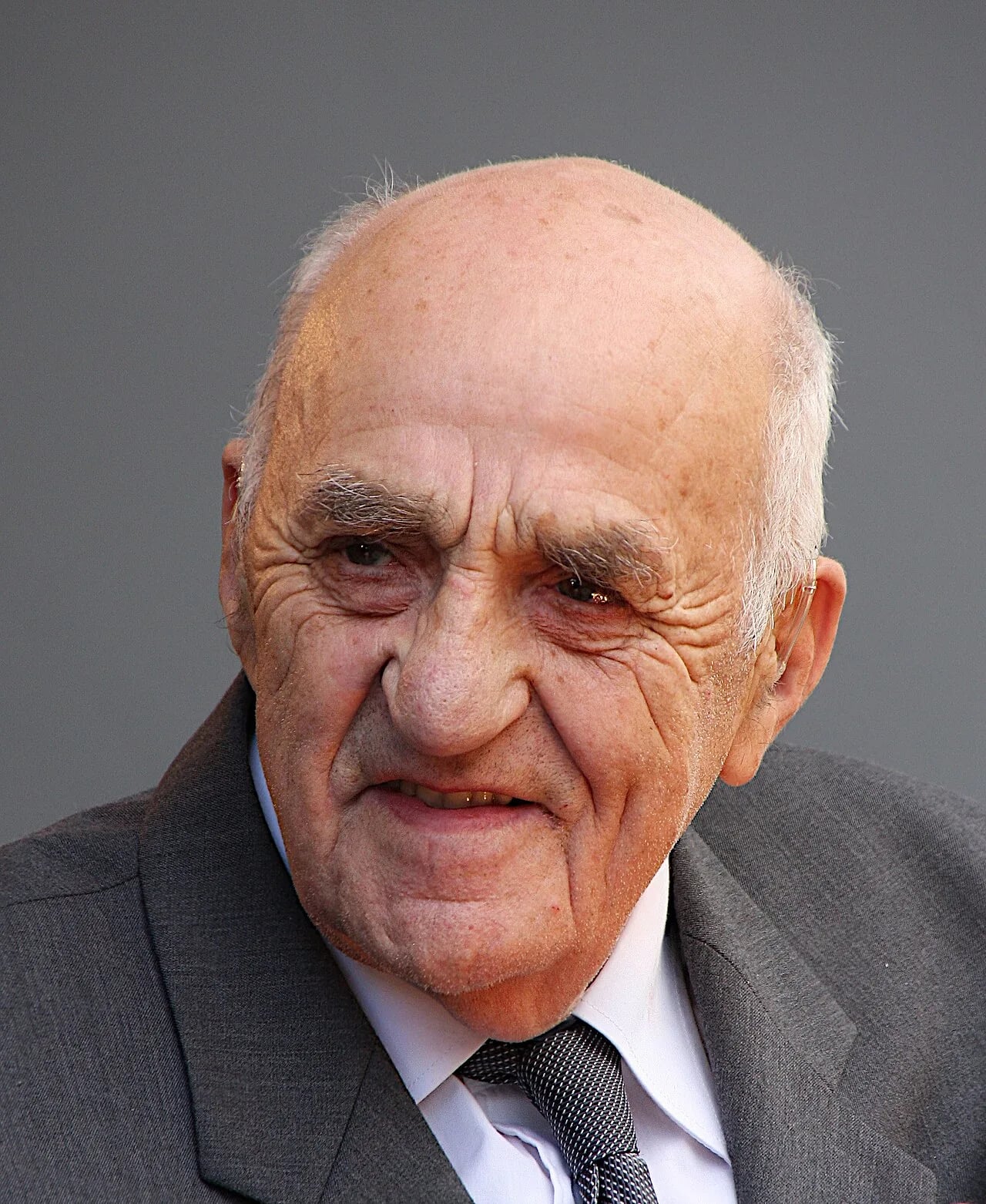 Portrait of Joralf Gjerstad (1926–2021) – memorial page