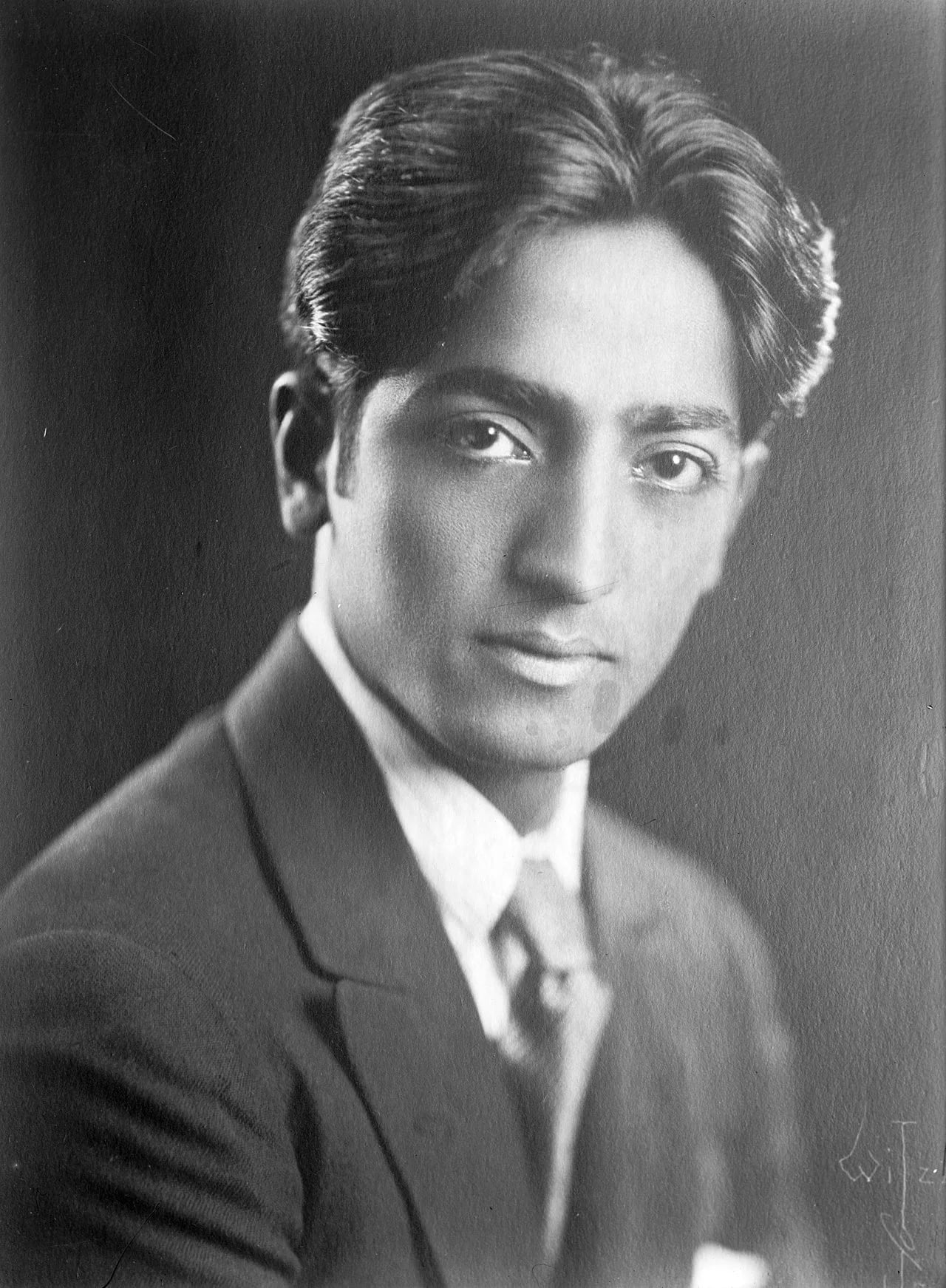 Portrait of Jiddu Krishnamurti (1895–1986) – memorial page