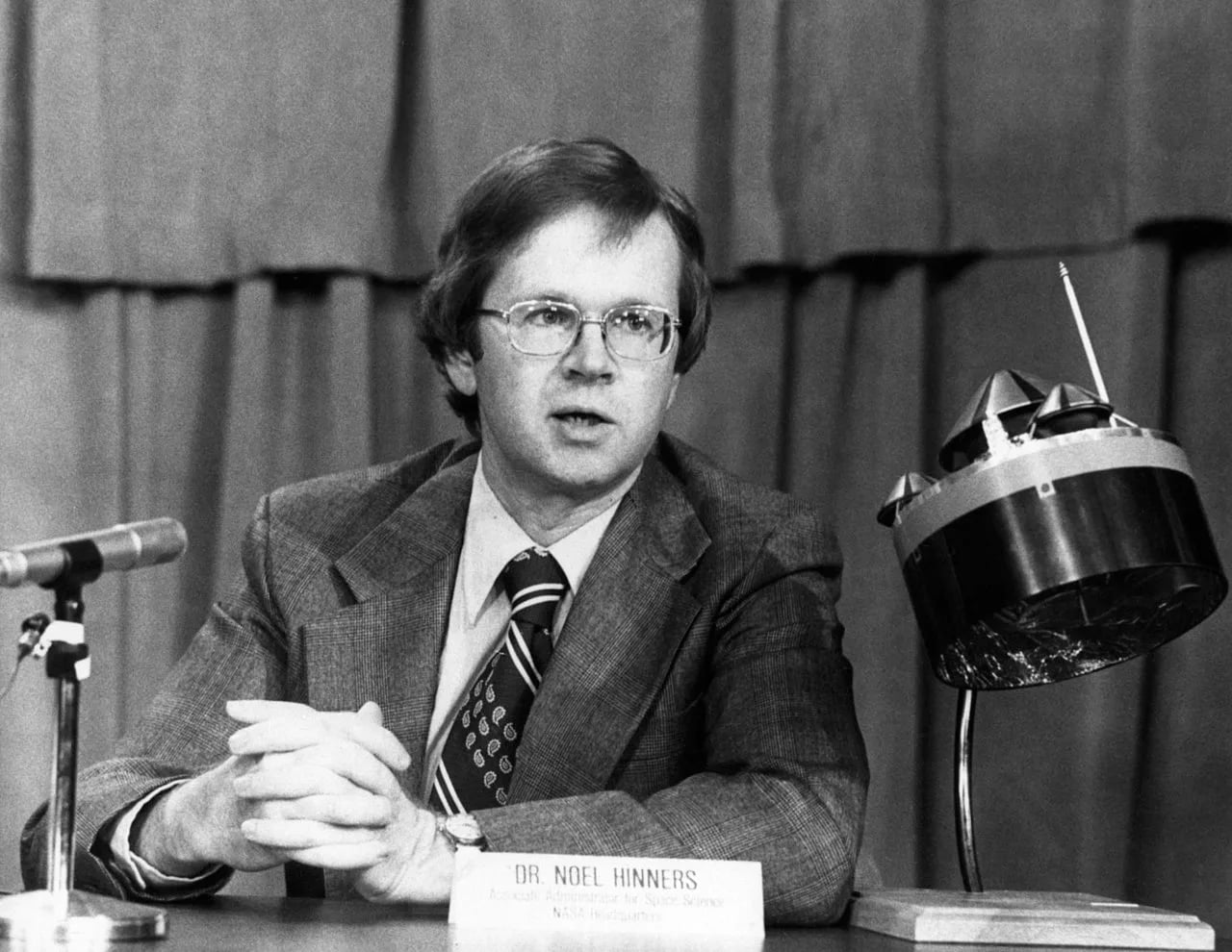 Portrait of Noel Hinners (1935–2014) – memorial page