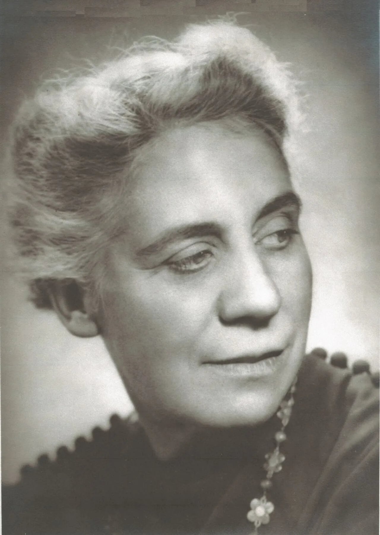 Porträt von Bettina Encke von Arnim (1895–1971) – Gedenkseite