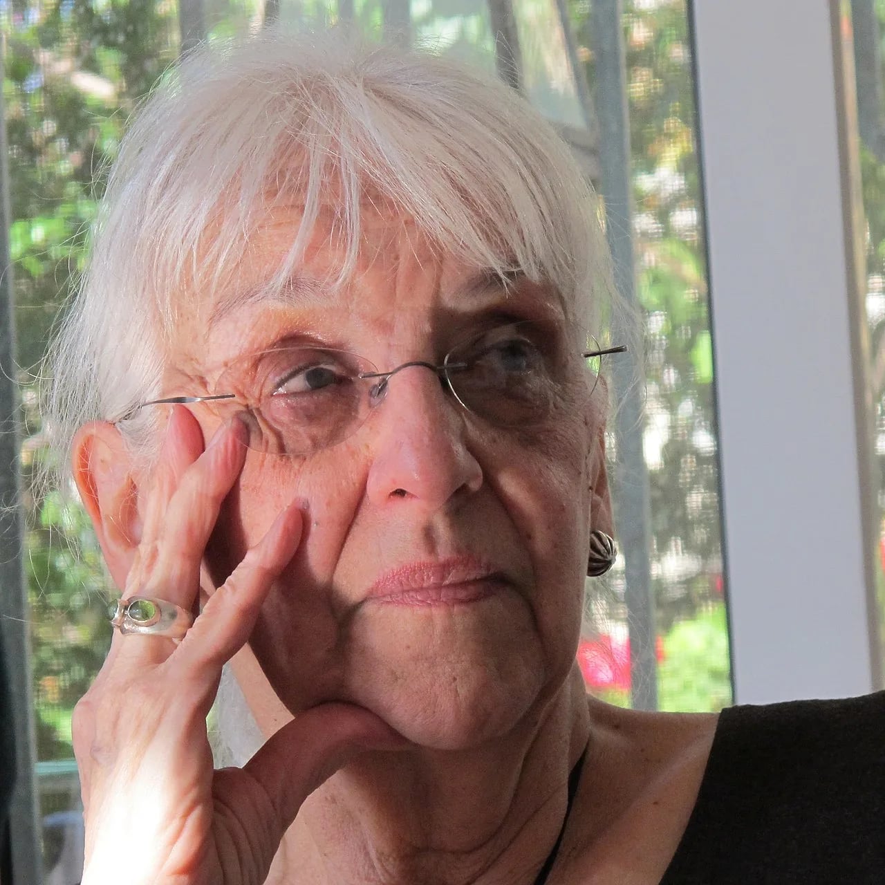 Porträt von Riva Castleman (1930–2014) – Gedenkseite