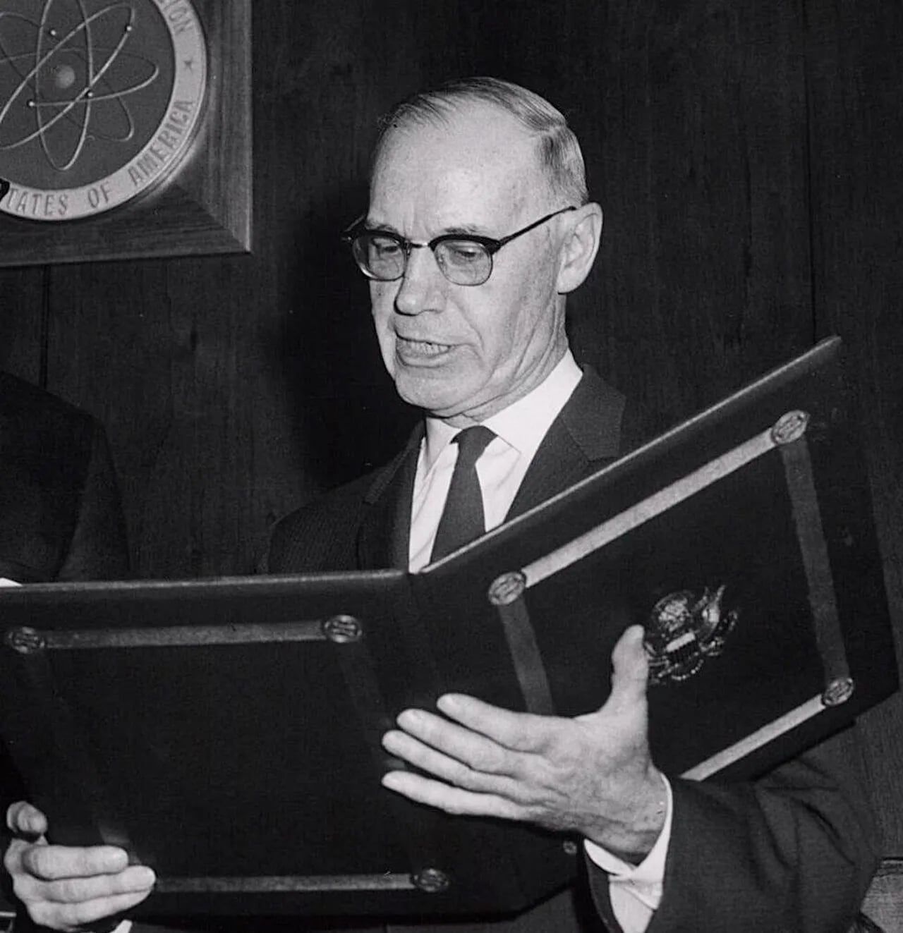 Portrait of Lawrence Hafstad (1904–1993) – memorial page