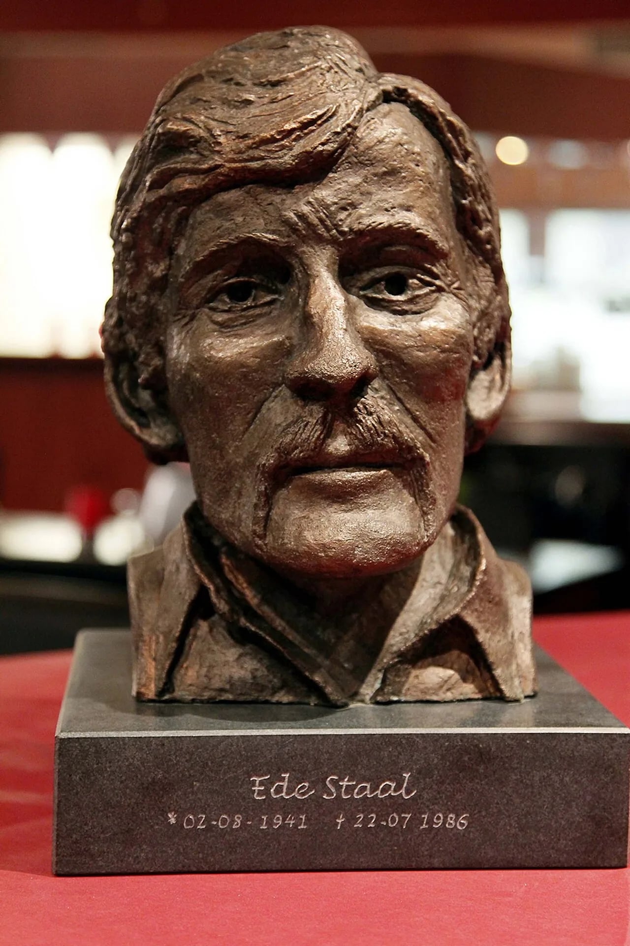 Porträt von Ede Staal (1941–1986) – Gedenkseite