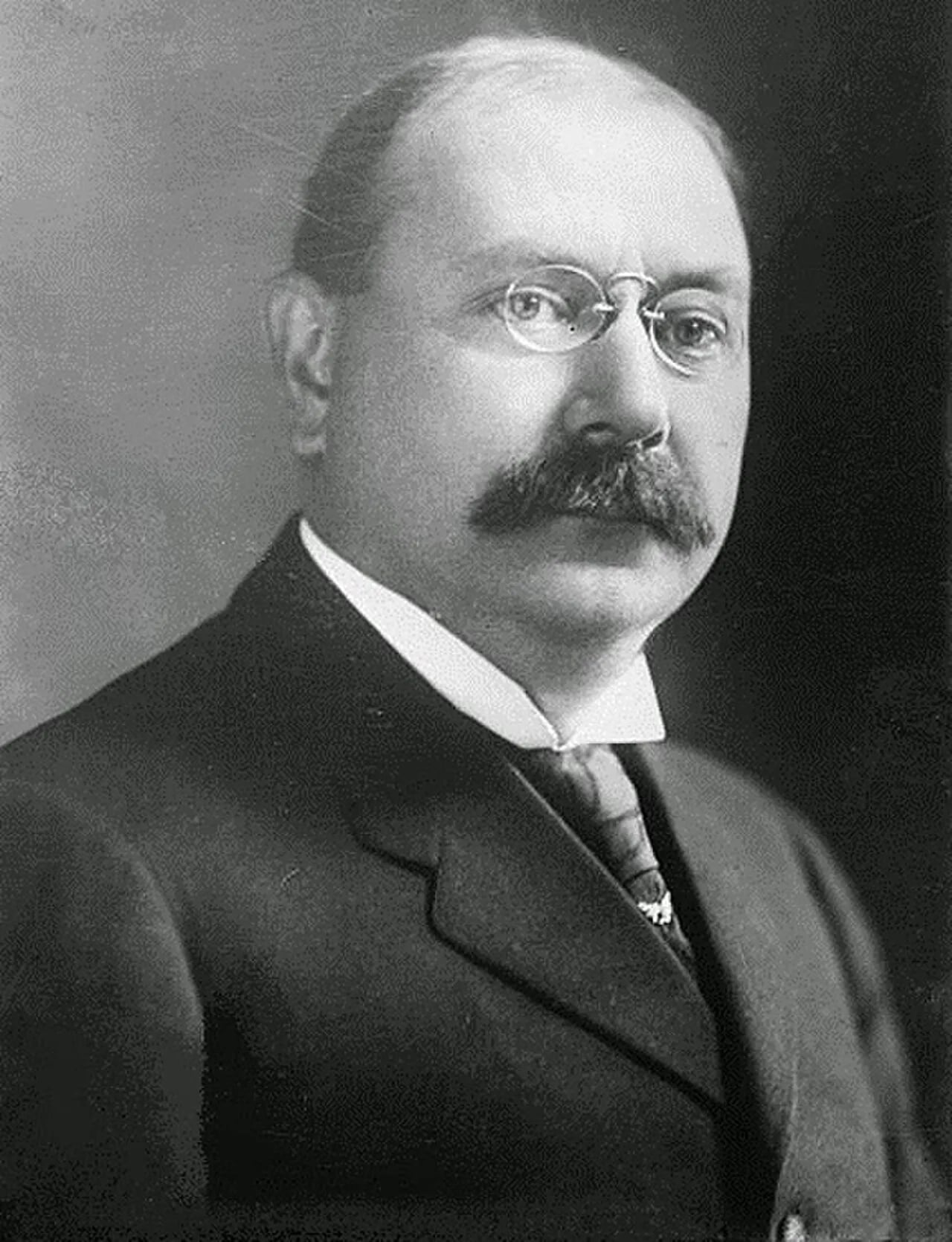 Portrait of William Caryl Ely (1856–1921) – memorial page