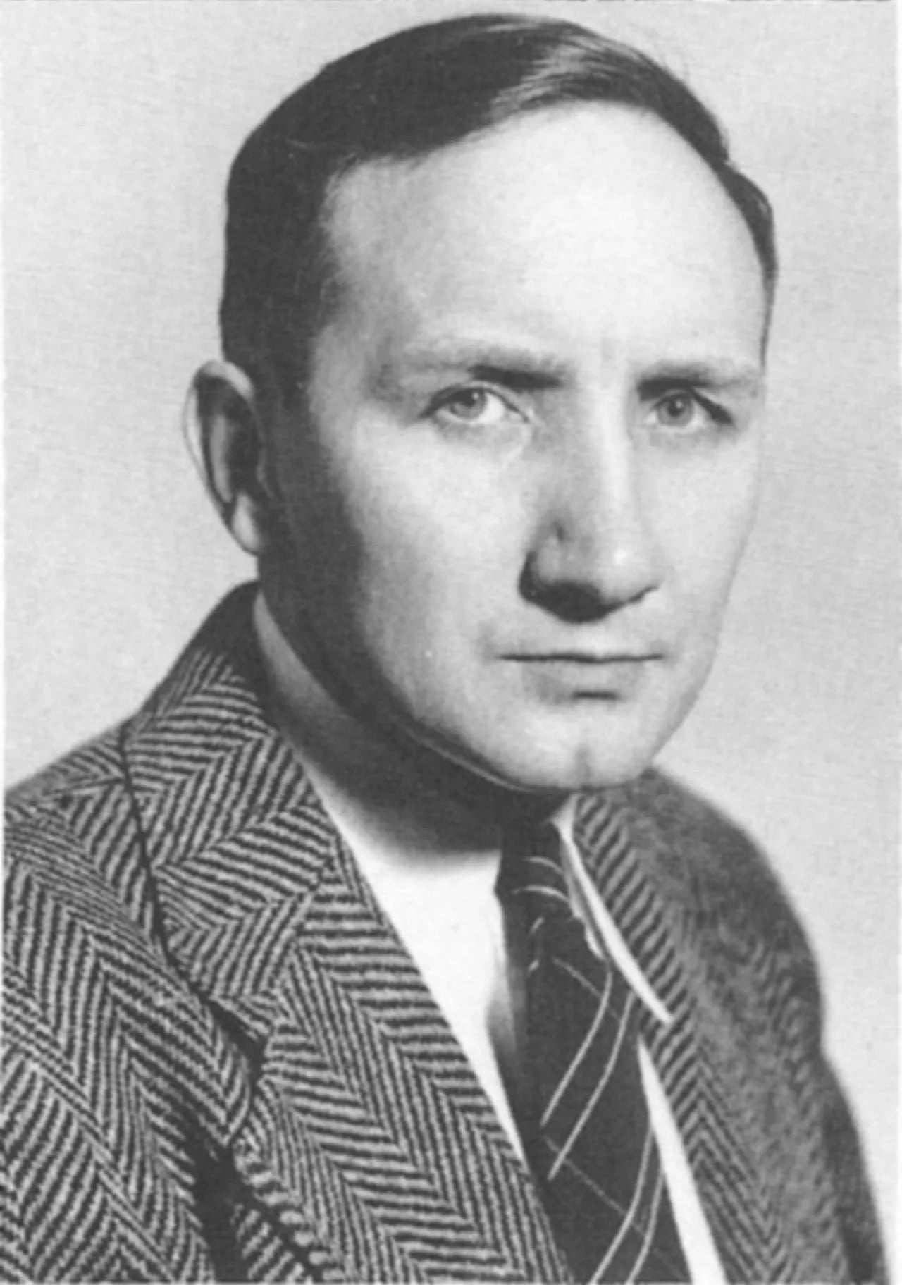 Portrait of Marshall Holloway (1912–1991) – memorial page