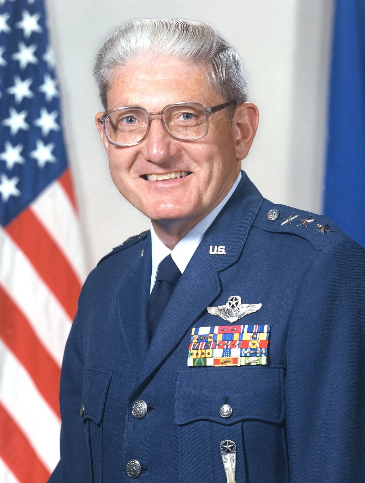 Porträt von Aloysius G. Casey (1932–2020) – Gedenkseite