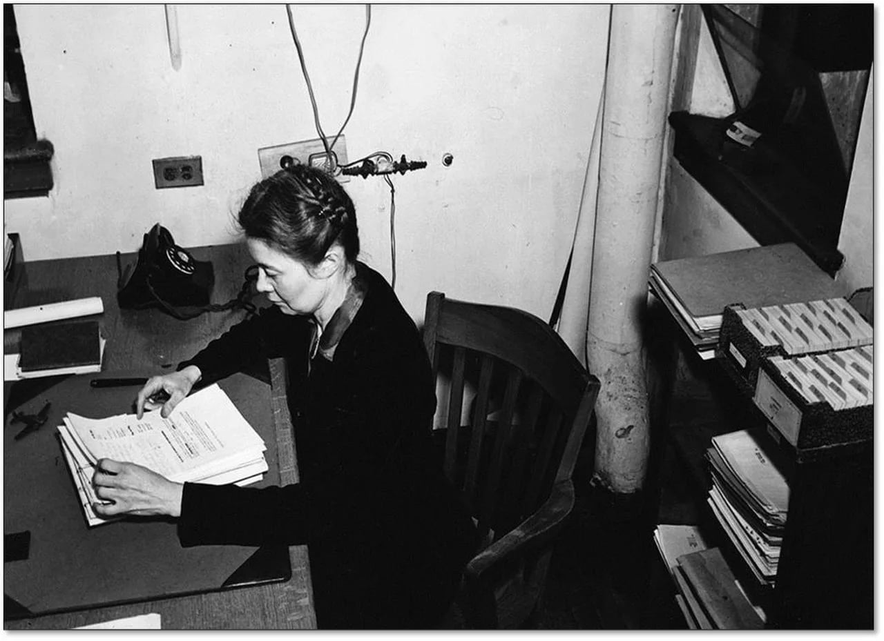 Porträt von Hoylande Young (1903–1986) – Gedenkseite