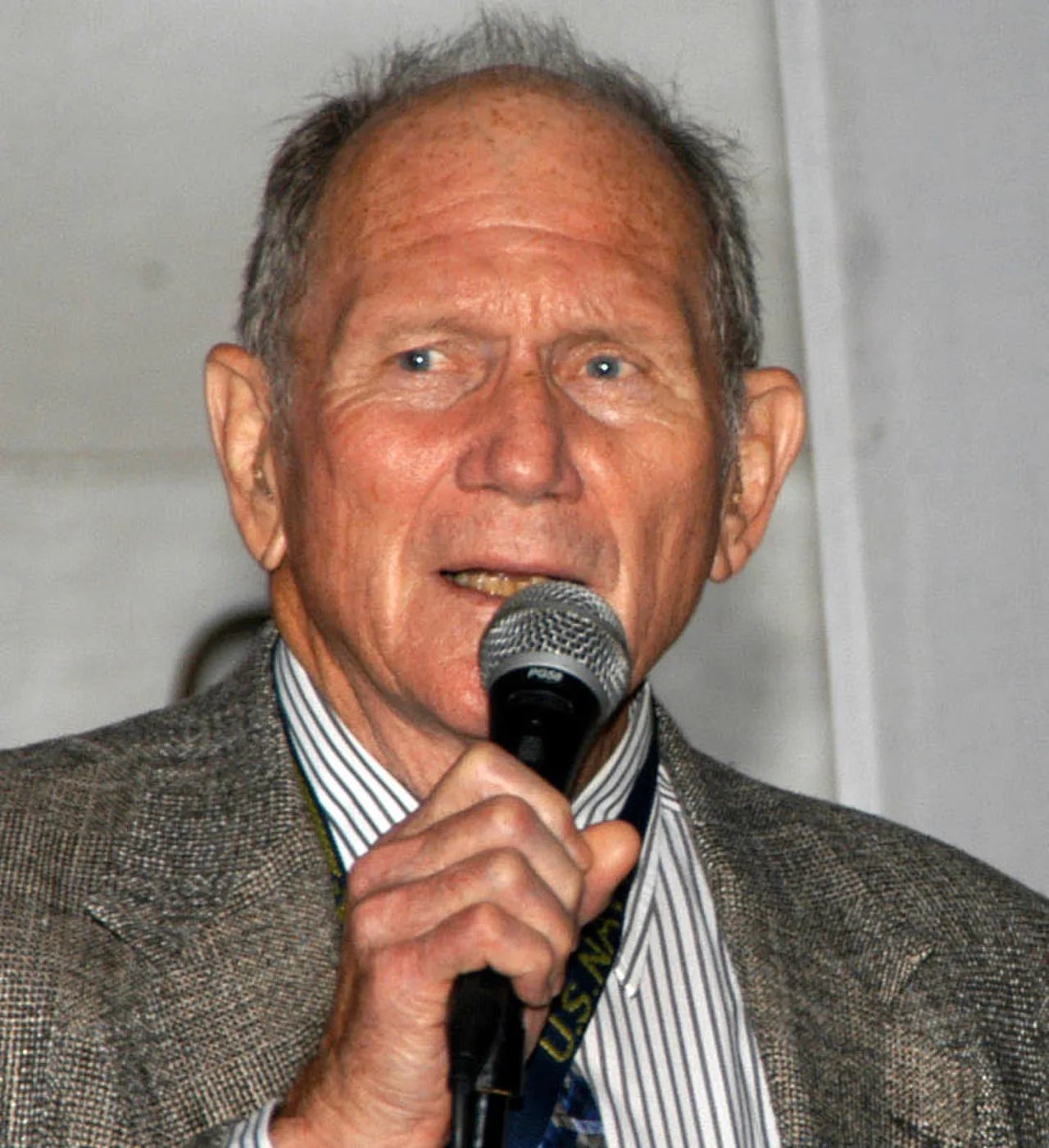 Porträt von Earl P. Yates (1923–2021) – Gedenkseite