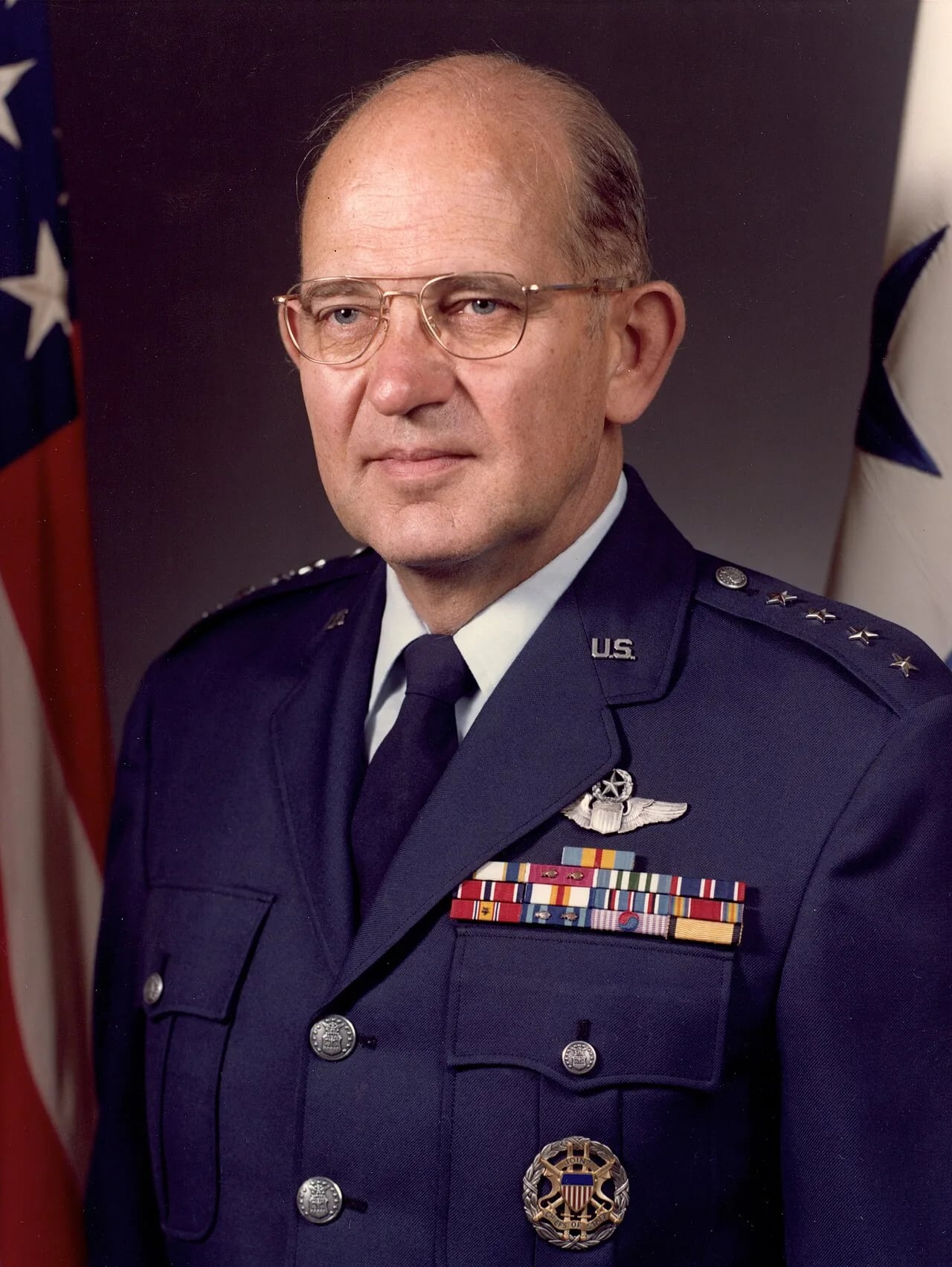 Porträt von Lew Allen Jr. (1925–2010) – Gedenkseite
