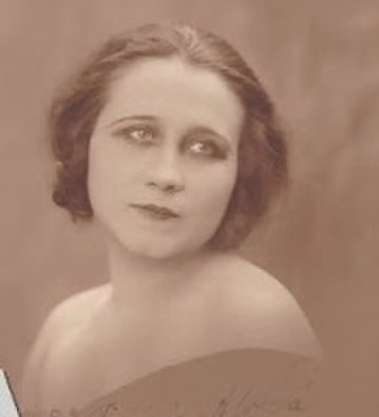 Portrait of Encarnación Fernández (1901–1996) – memorial page