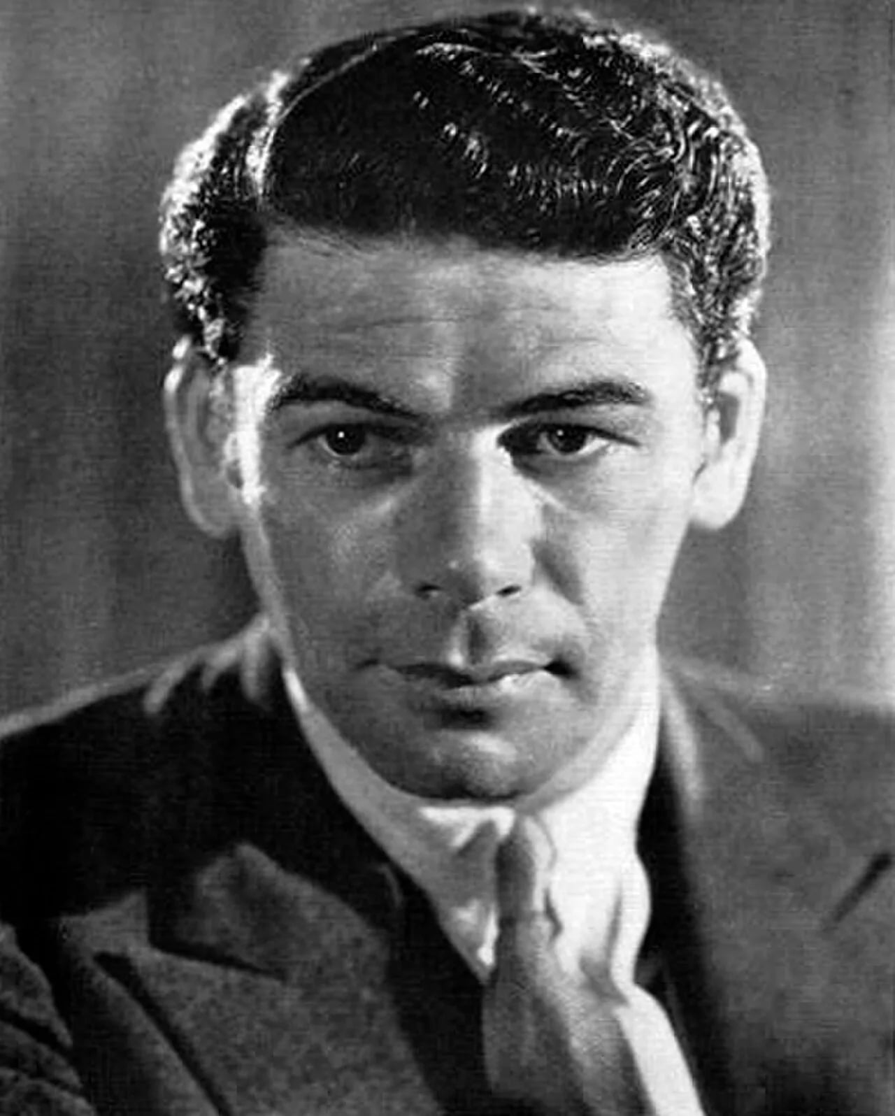 Portrait of Paul Muni (1895–1967) – memorial page