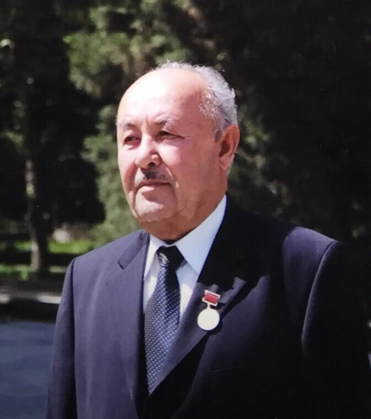 Porträt von Issatullo Hajojew (1936–2015) – Gedenkseite