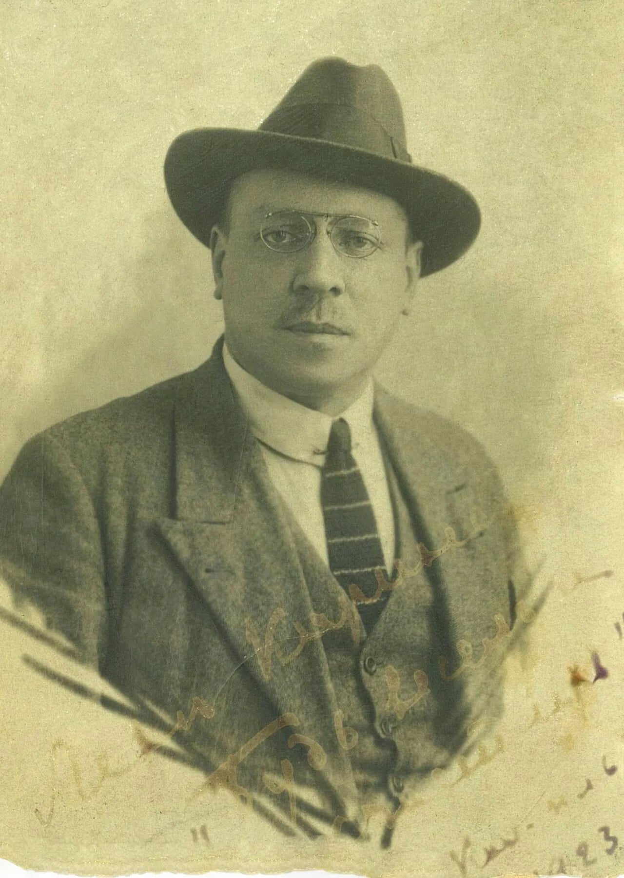 Porträt von Nikolai Karinsky (1873–1948) – Gedenkseite