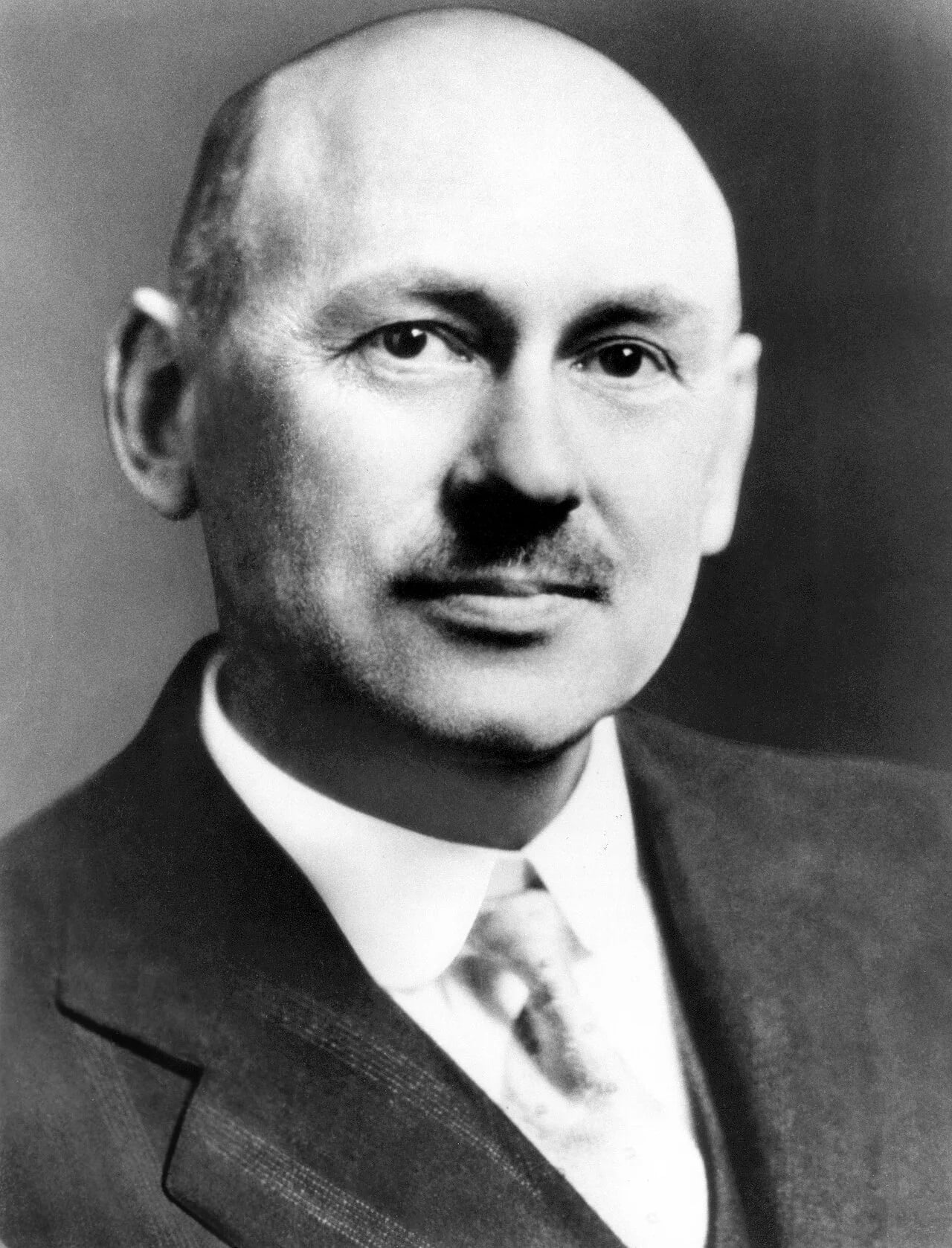 Portrait of Robert Goddard (1882–1945) – memorial page