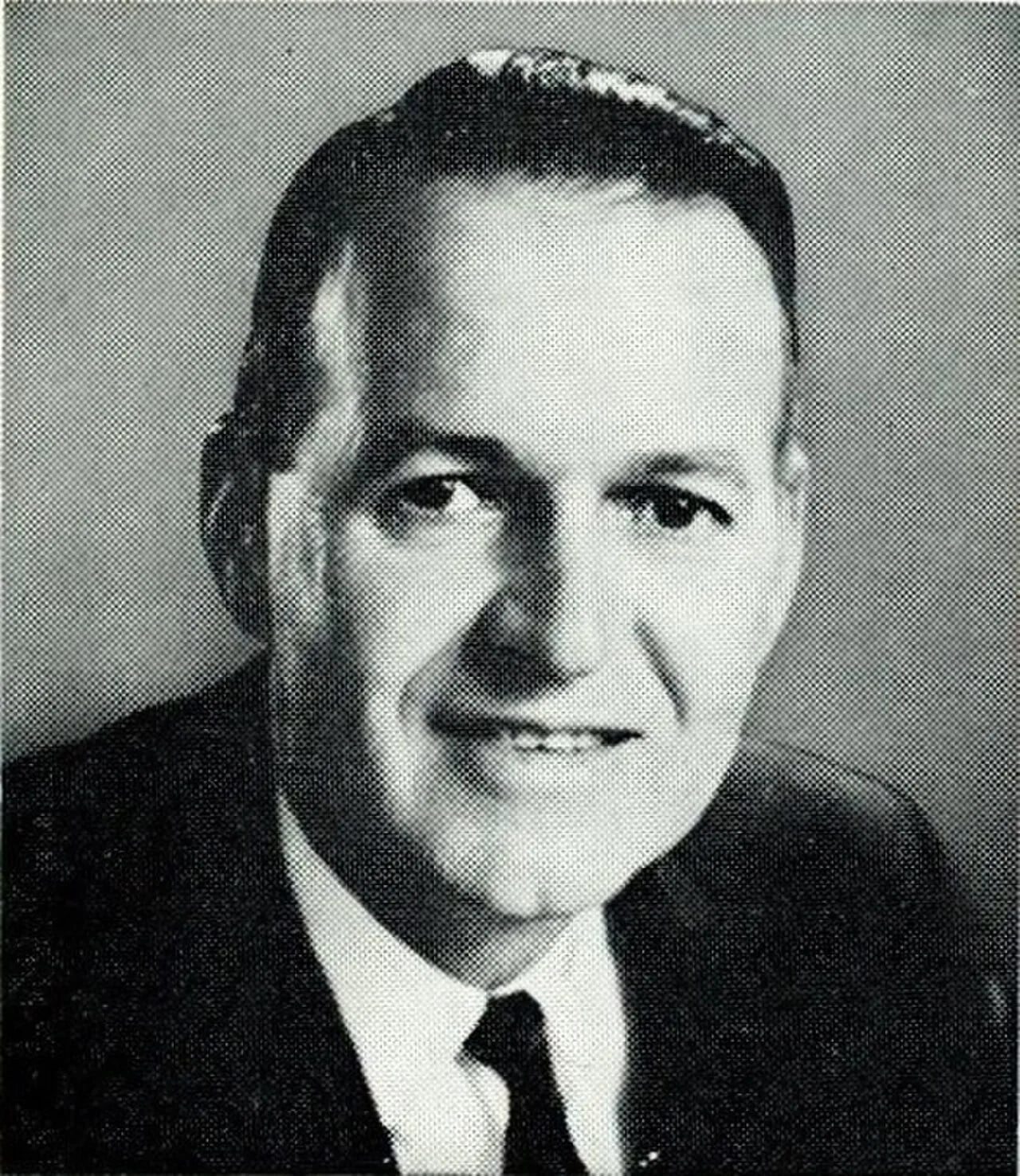 Portrait of Lionel Van Deerlin (1914–2008) – memorial page