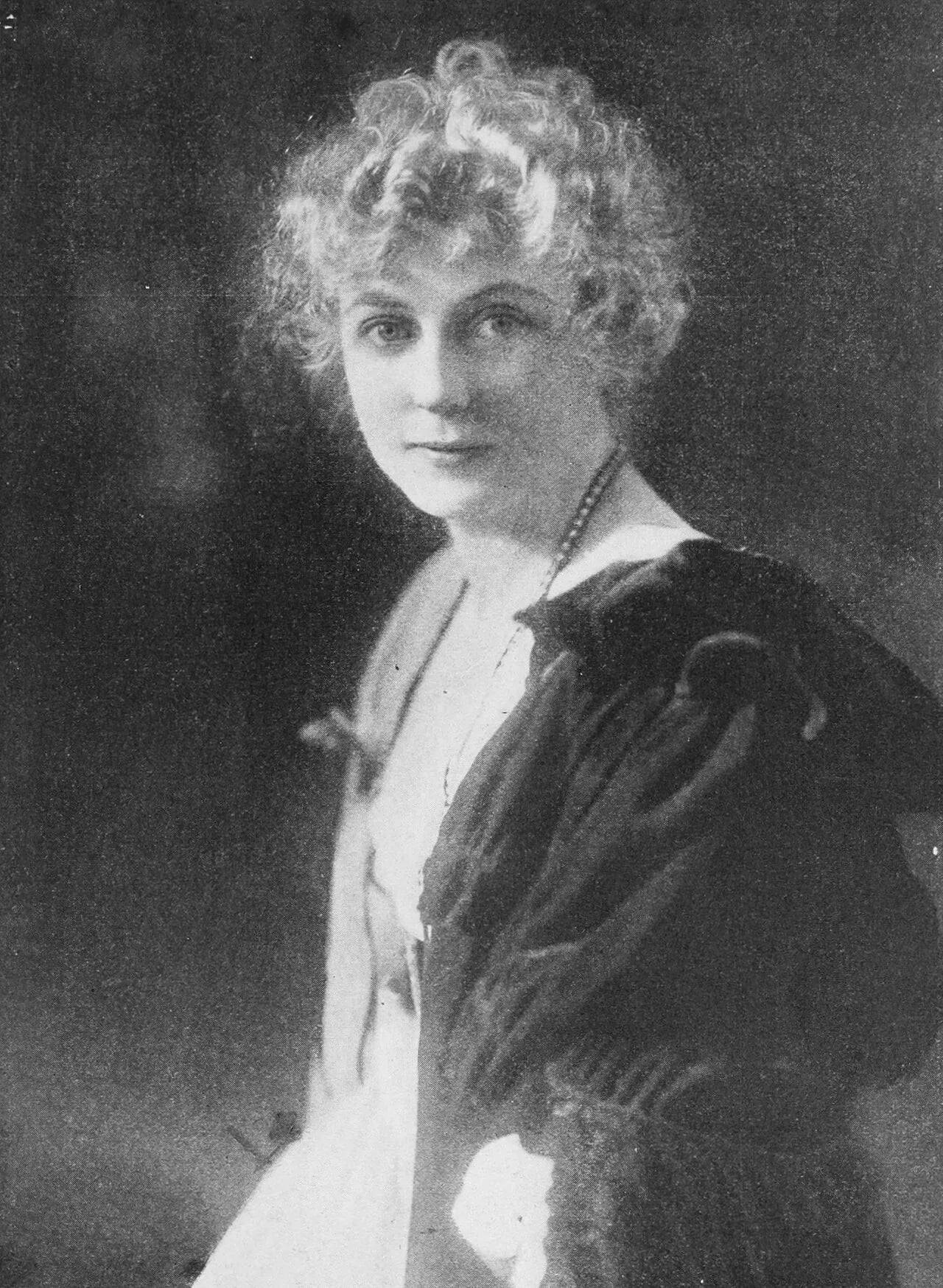 Portrait of Edna Hunter (1876–1920) – memorial page