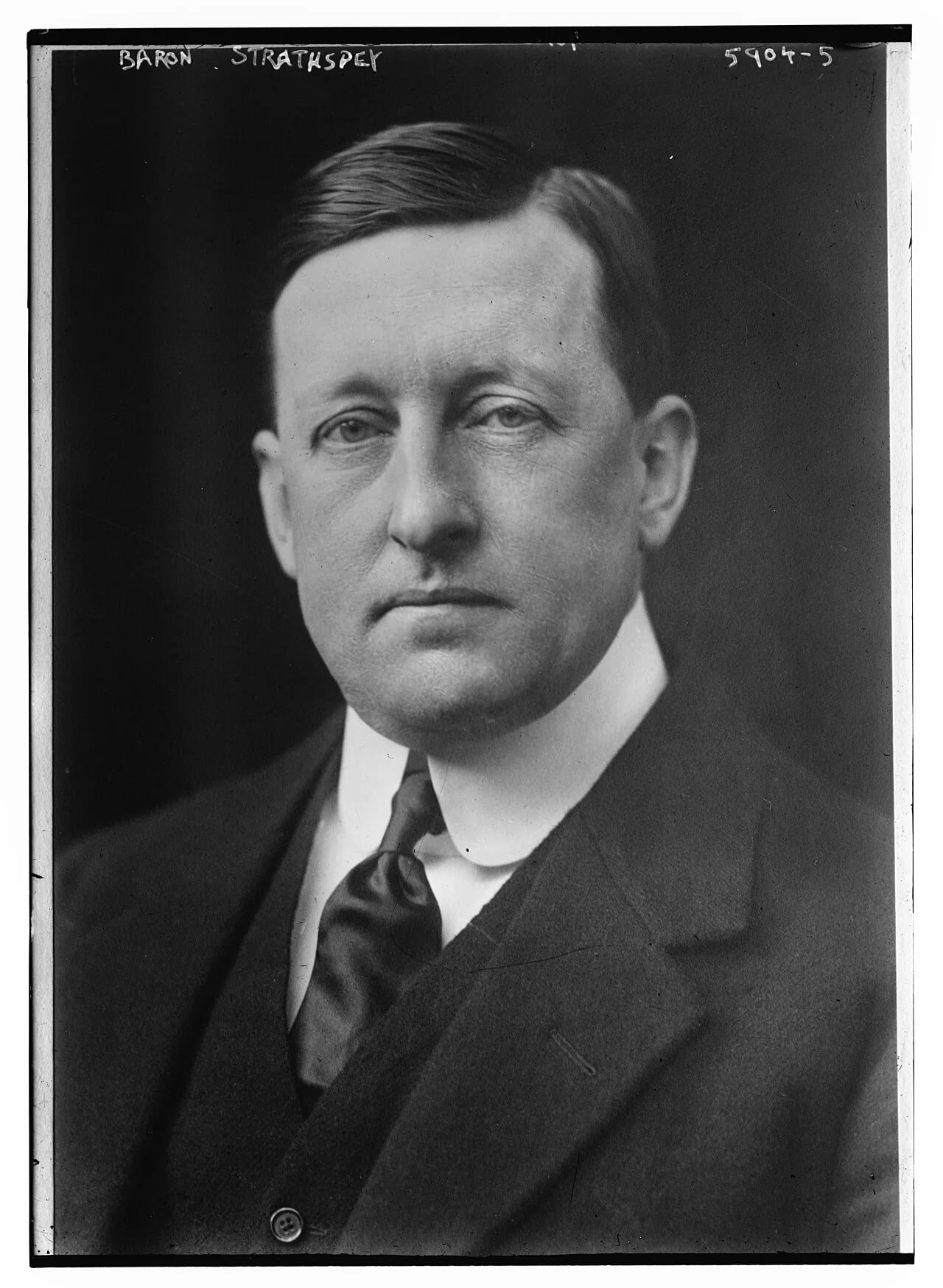 Porträt von Trevor Ogilvie-Grant, 4th Baron Strathspey (1879–1948) – Gedenkseite