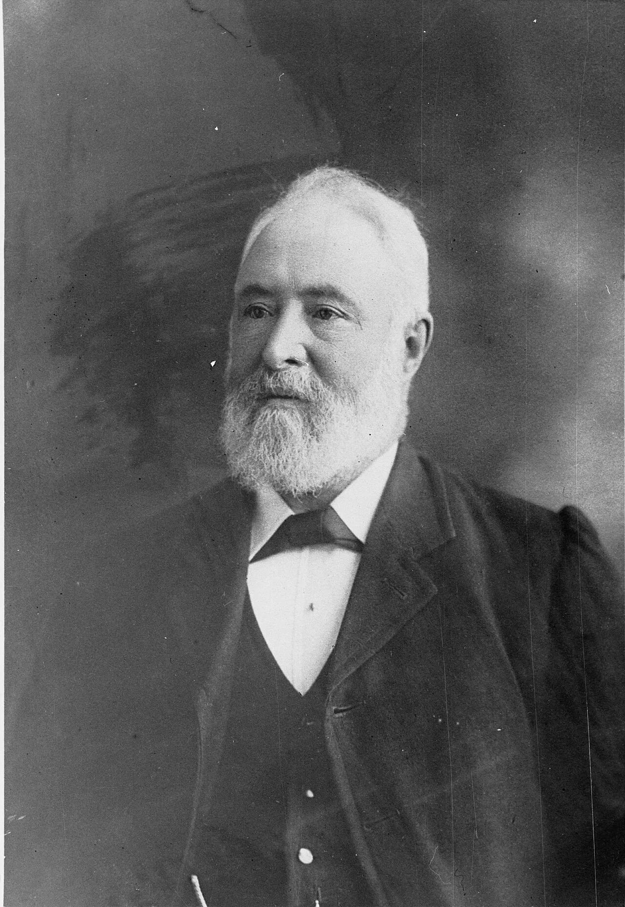 Porträt von Hugo Carl Emil Muecke (1842–1929) – Gedenkseite