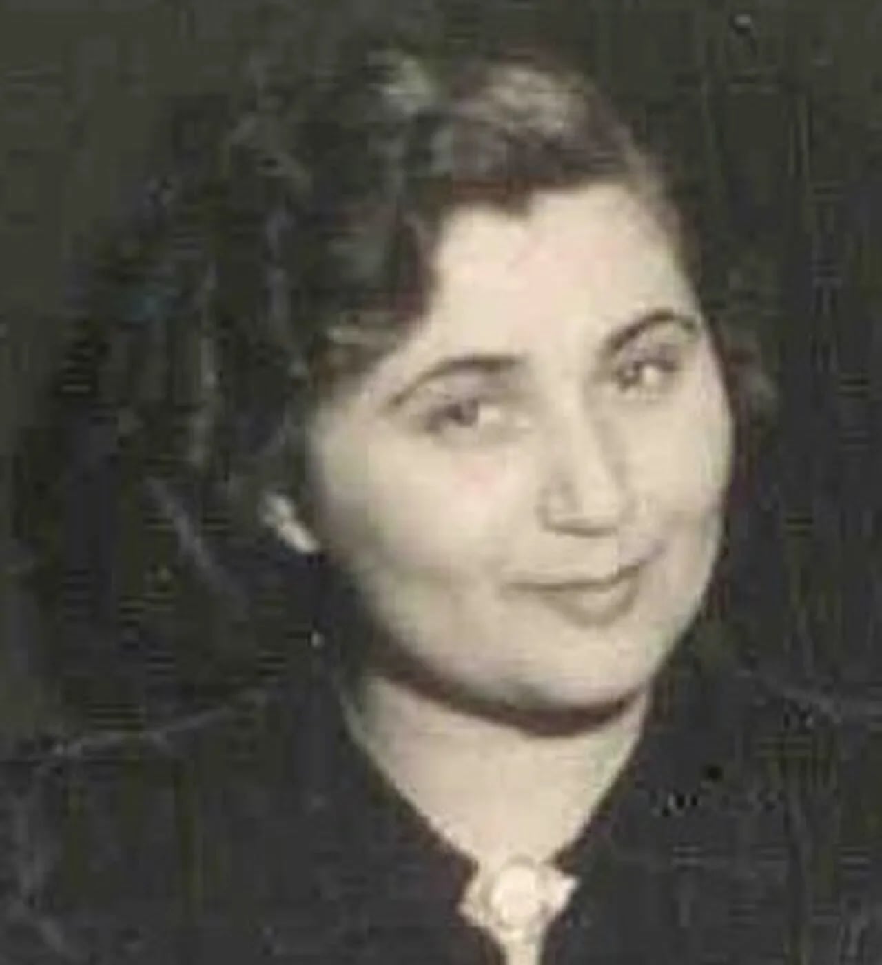 Portrait of Esther Gorintin (1913–2010) – memorial page