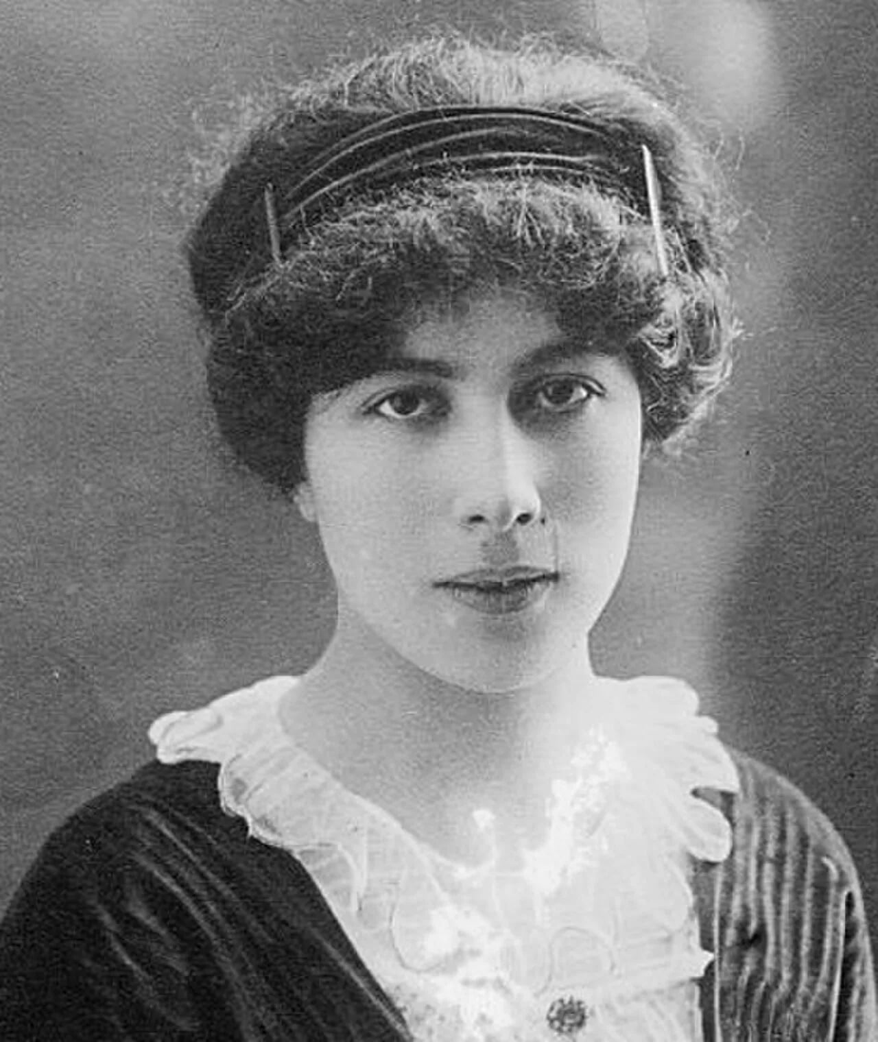 Portrait of Edmée Chandon (1885–1944) – memorial page